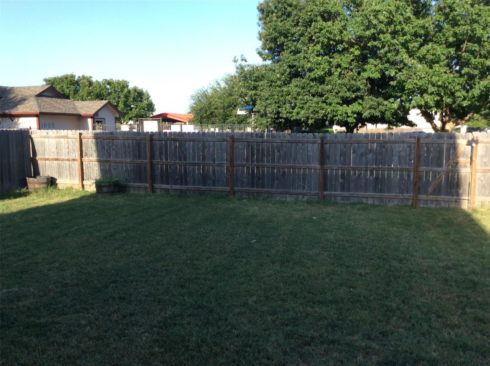 111 S Creek Bend Dr, Hutto, TX 78634