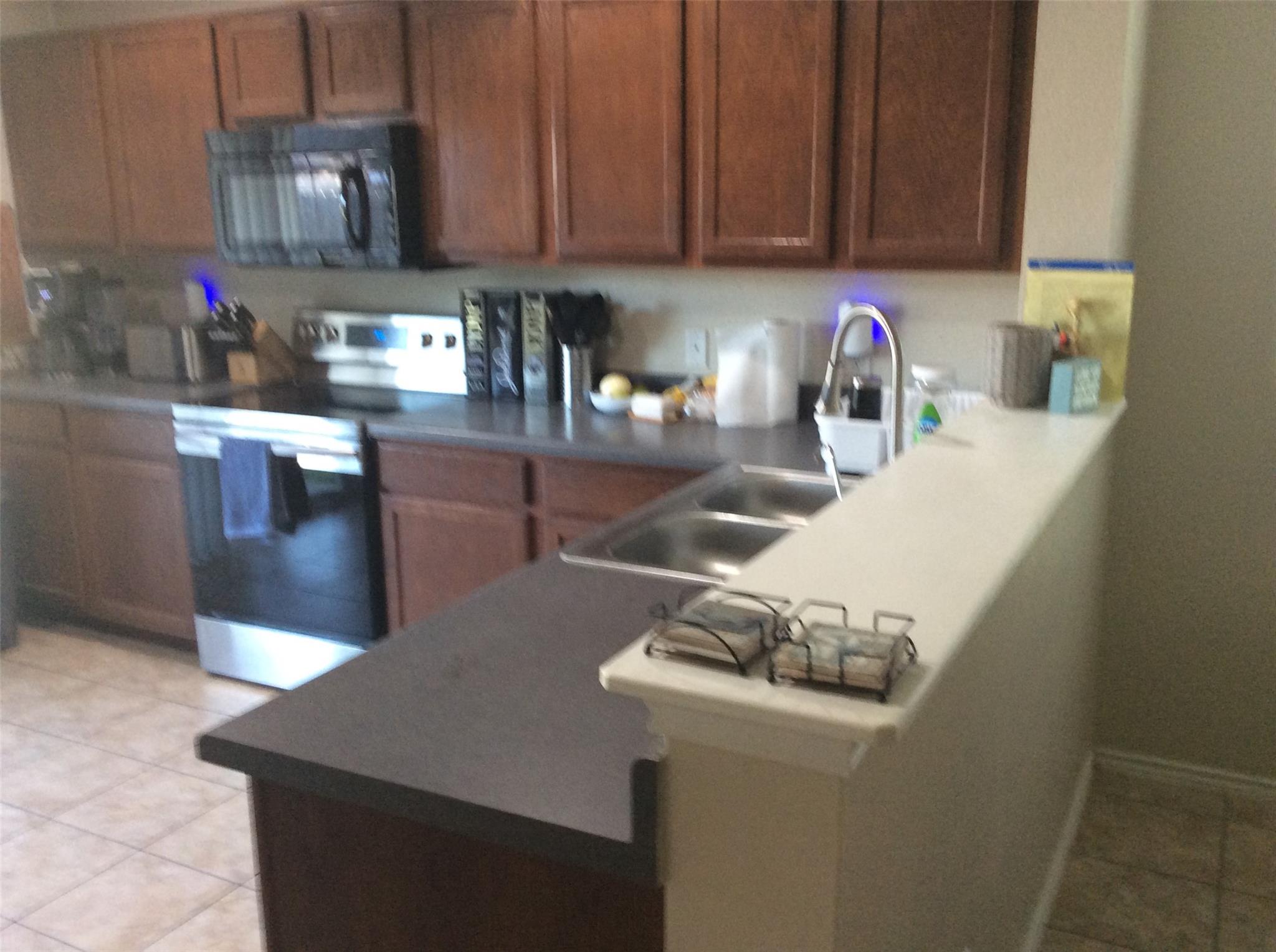 111 S Creek Bend Dr, Hutto, TX 78634