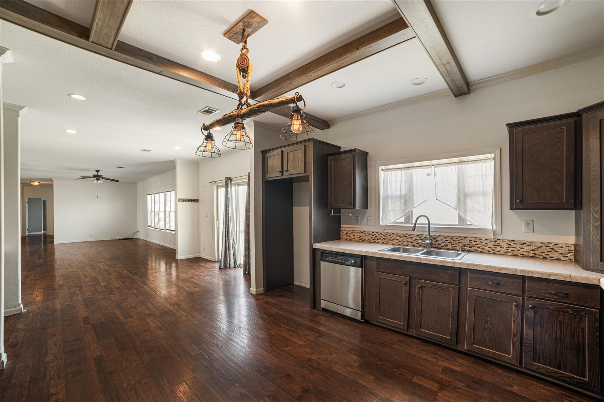 106 Battleground Cv, Taylor, TX 76574