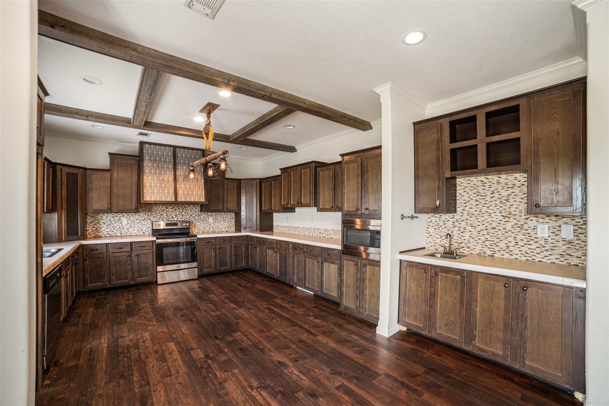 106 Battleground Cv, Taylor, TX 76574