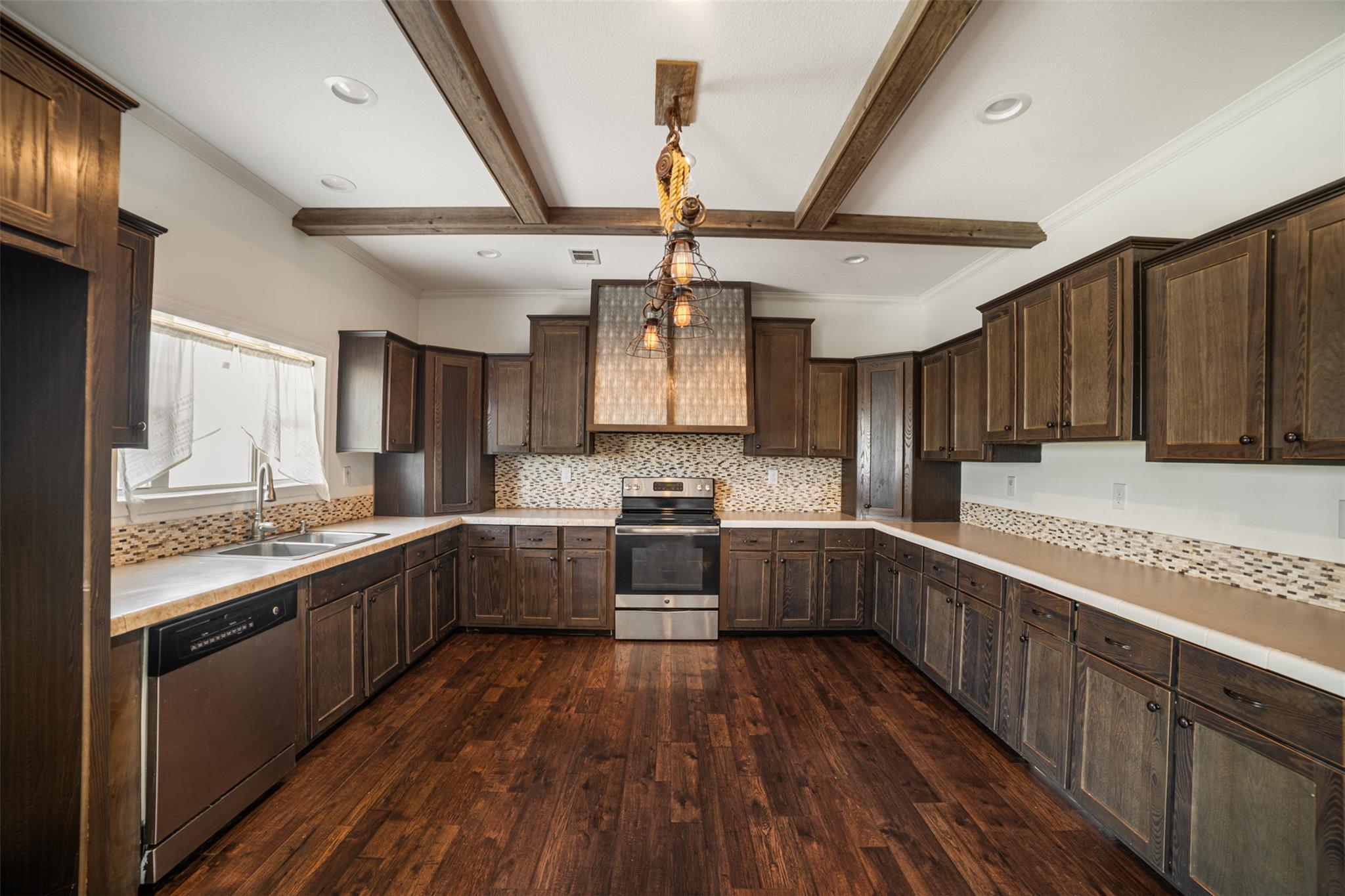 106 Battleground Cv, Taylor, TX 76574