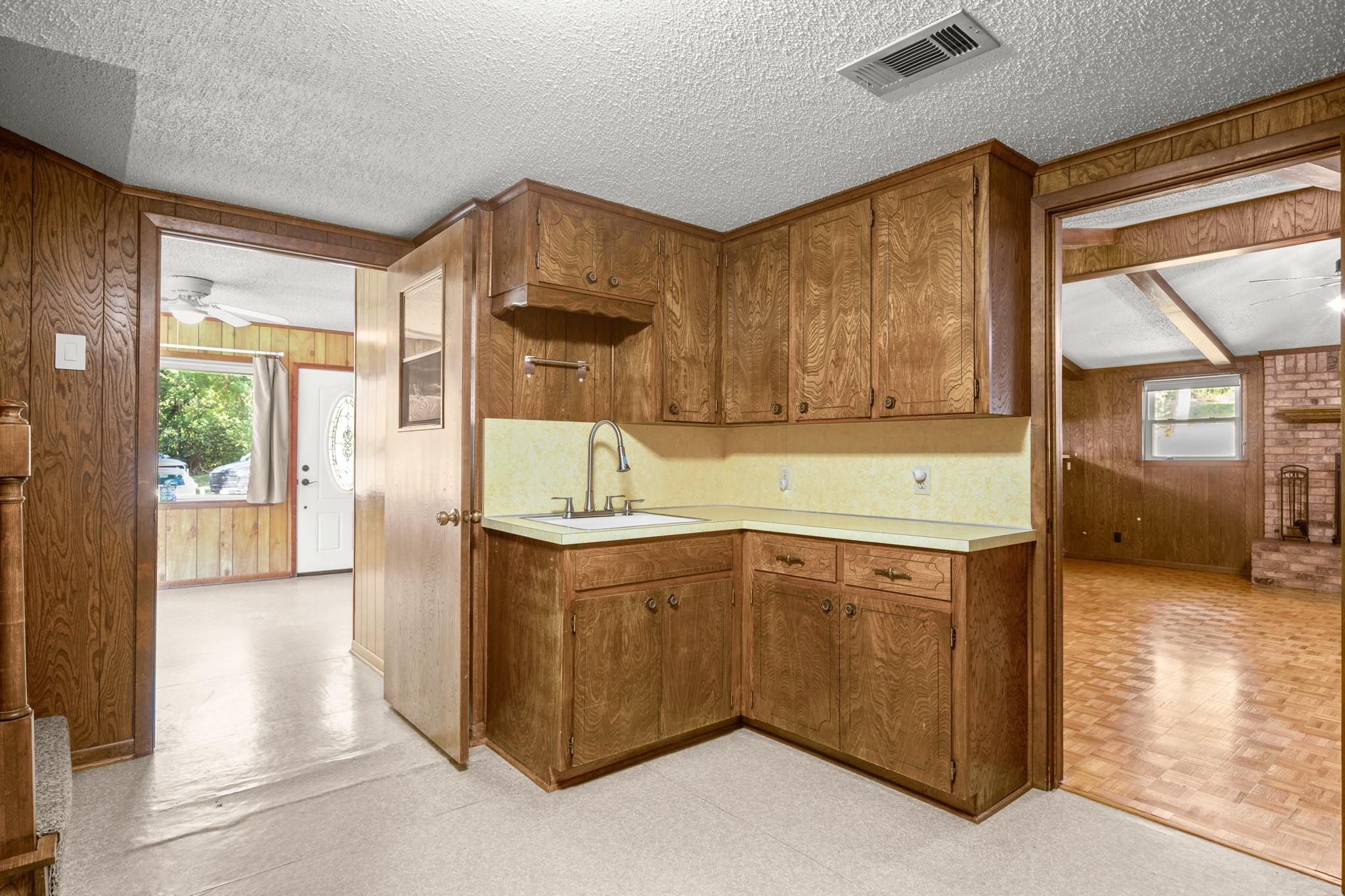 967 County Road 106, Buckholts, TX 76518