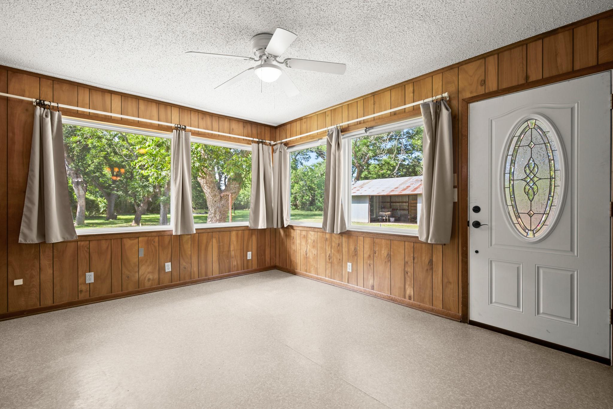 967 County Road 106, Buckholts, TX 76518