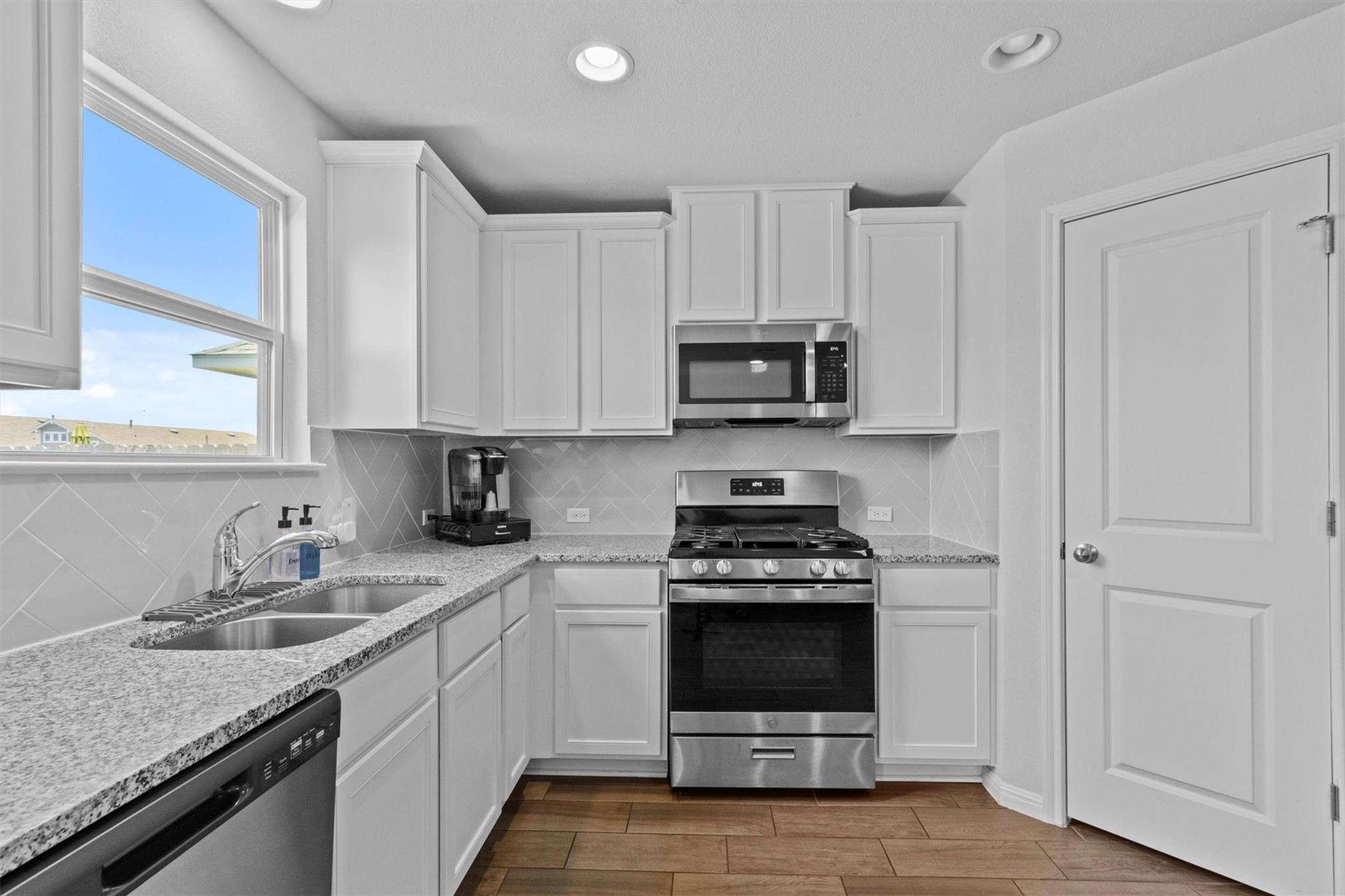161 Rustic Glen Dr, San Marcos, TX 78666