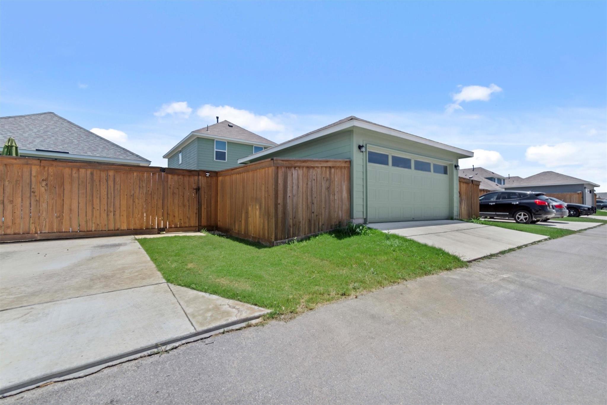 161 Rustic Glen Dr, San Marcos, TX 78666