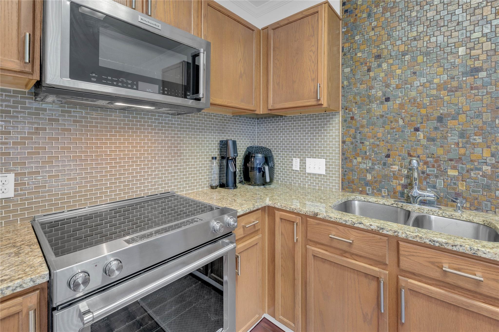 917 Twisted Fence Dr, Pflugerville, TX 78660