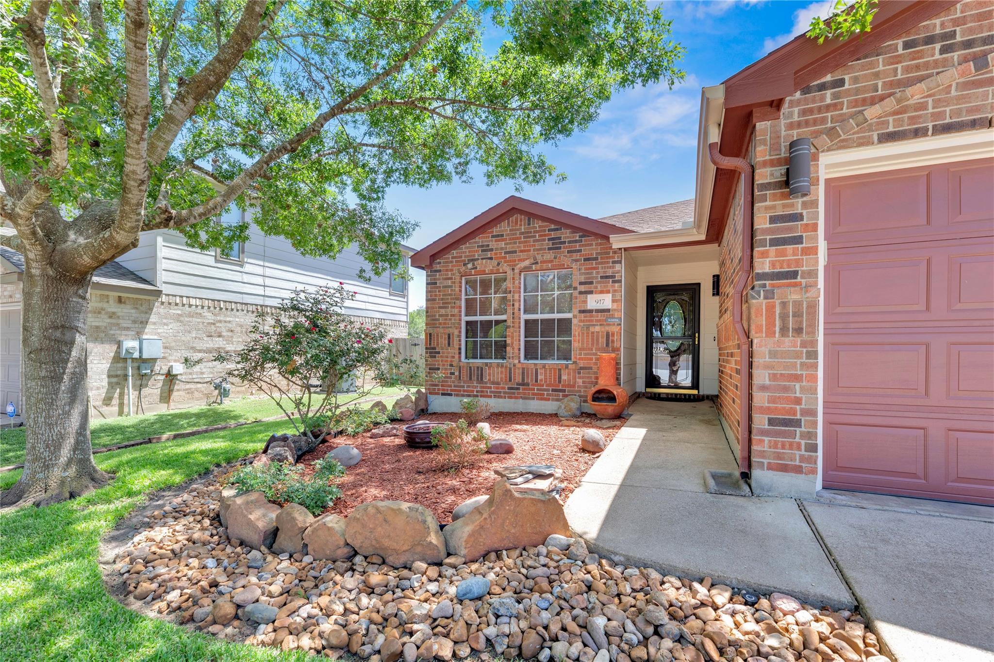 917 Twisted Fence Dr, Pflugerville, TX 78660