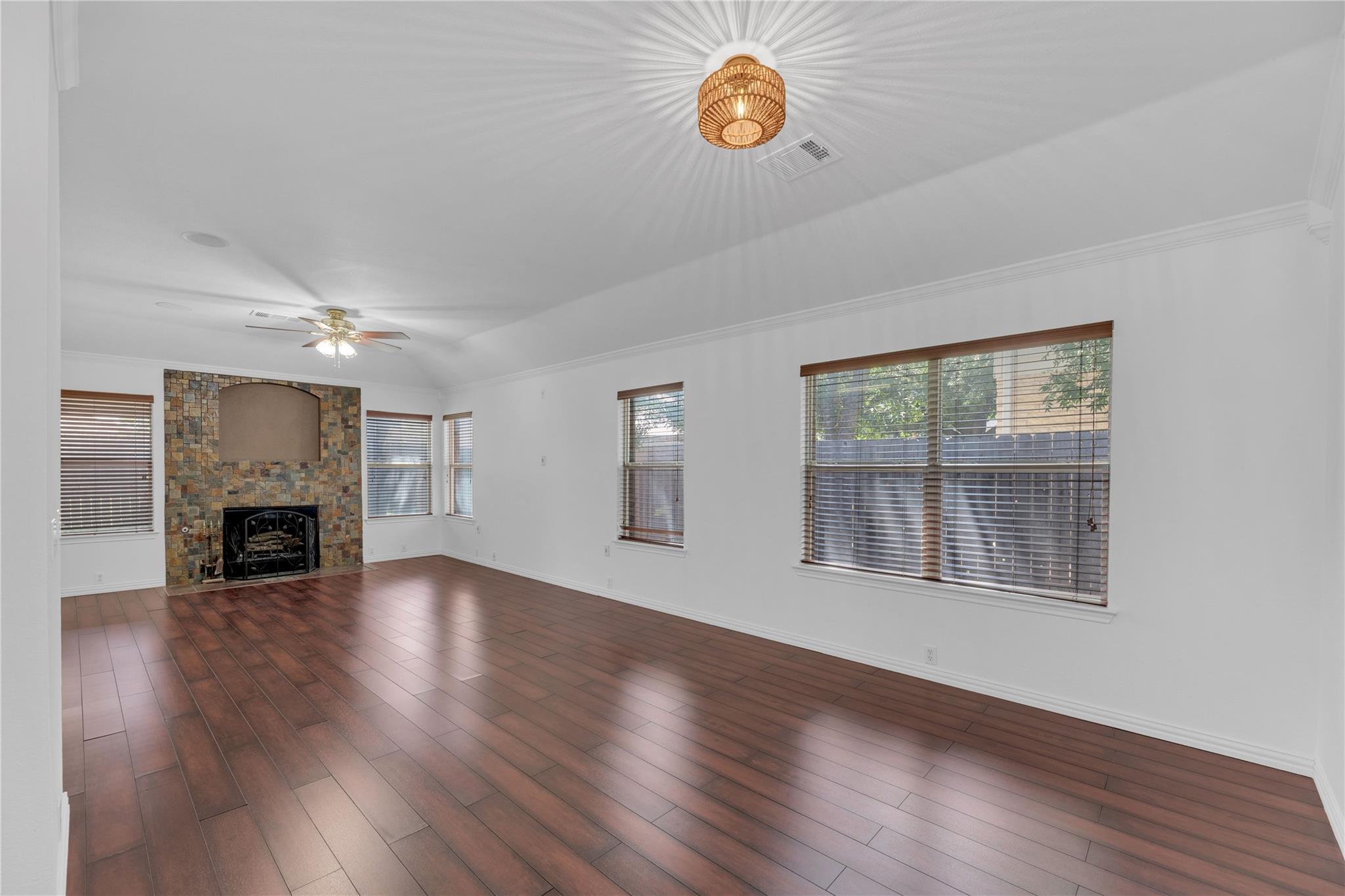917 Twisted Fence Dr, Pflugerville, TX 78660