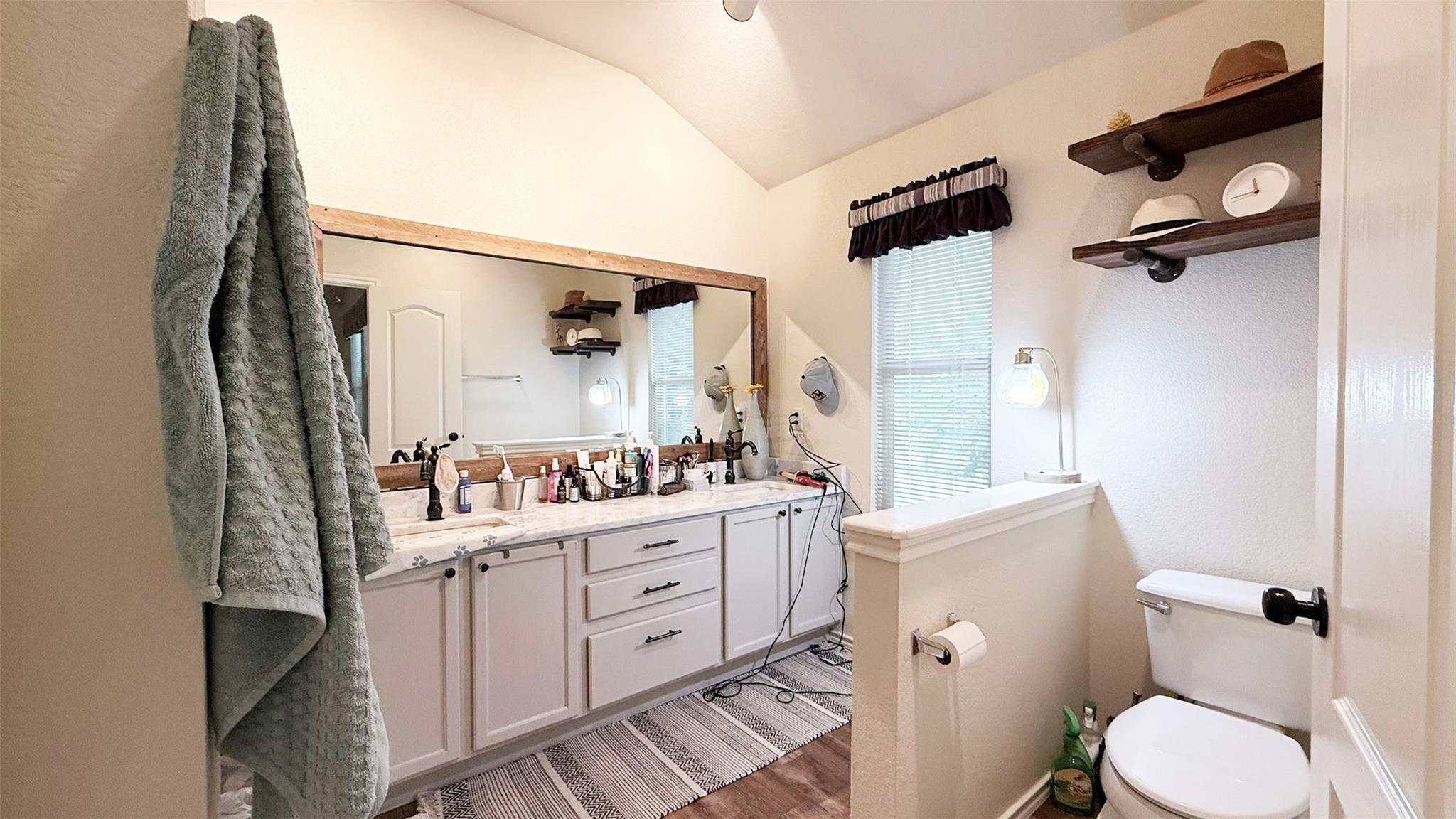 1310 Quicksilver St, Round Rock, TX 78665