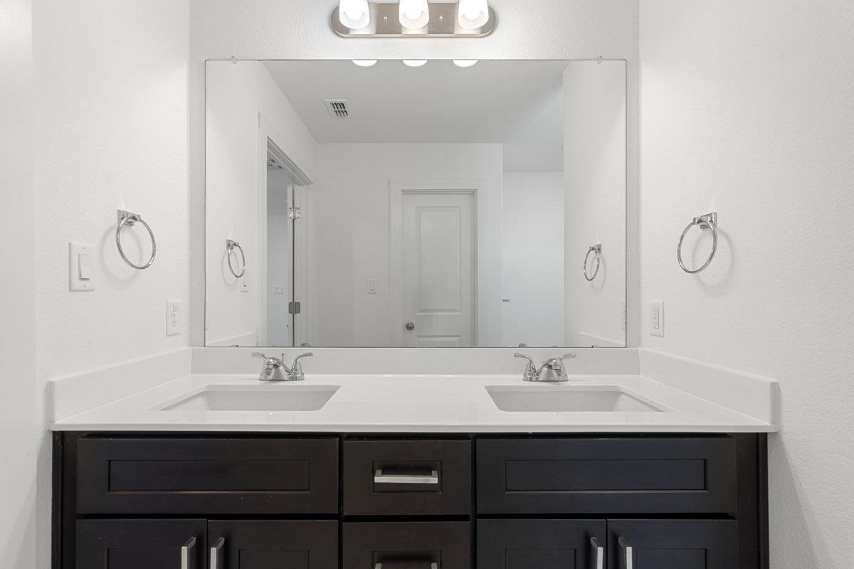 247 Glocken Ln, Kyle, TX 78640