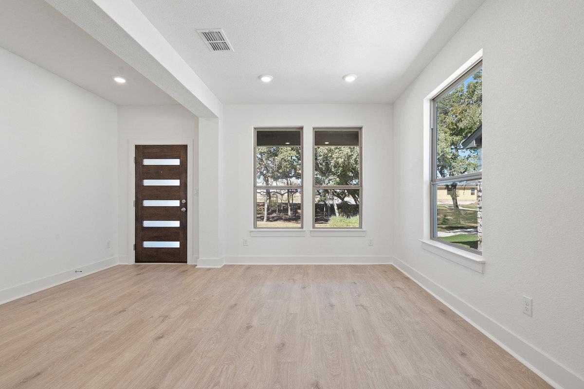 247 Glocken Ln, Kyle, TX 78640