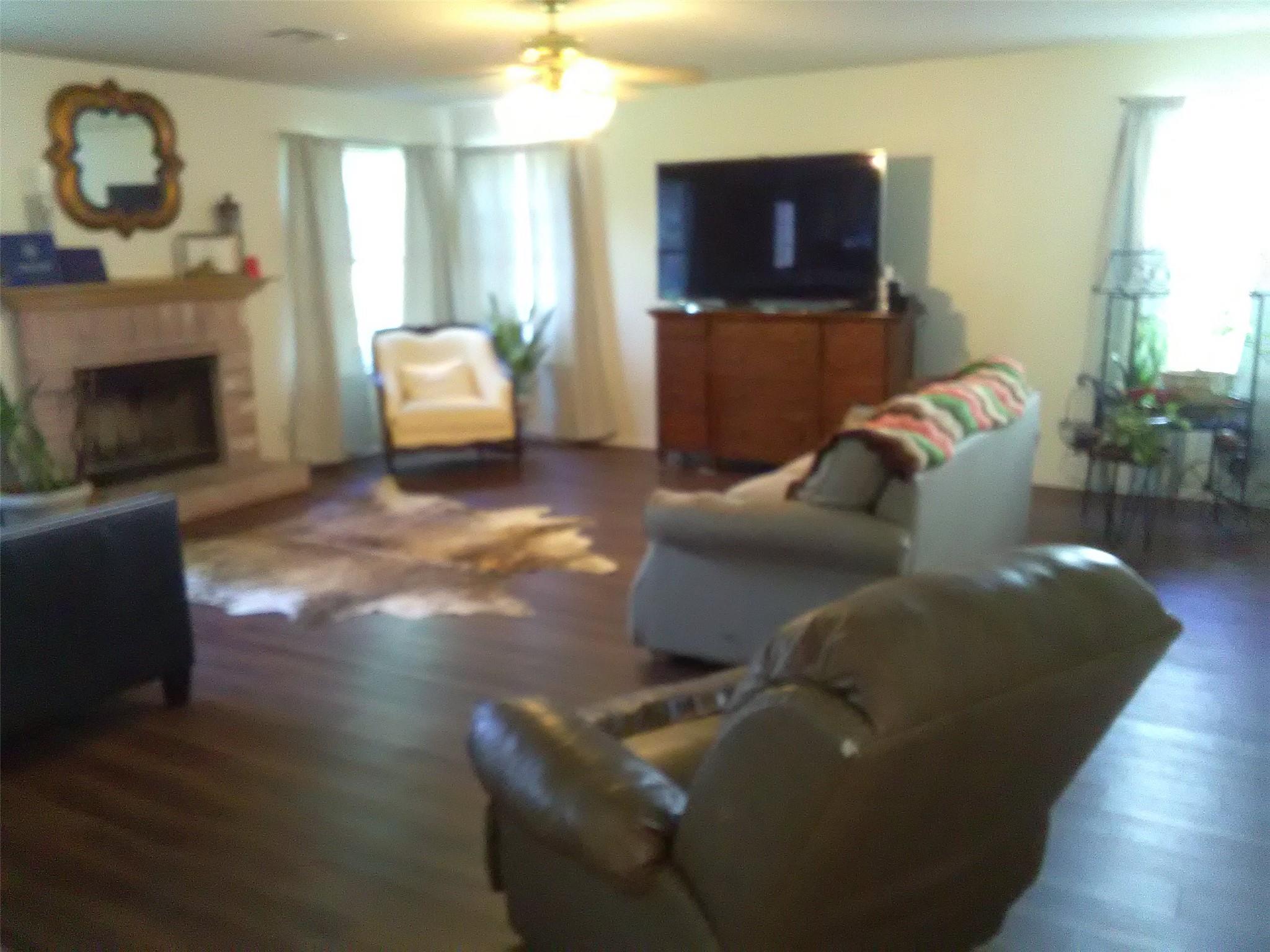 1110 Mountain View Dr, Pflugerville, TX 78660