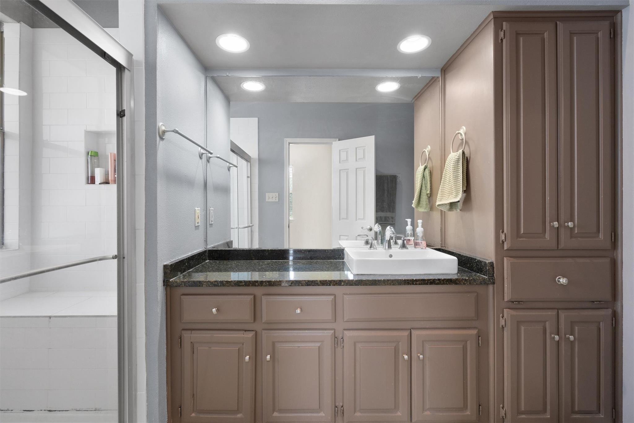 914 W 26th St # 301, Austin, TX 78705