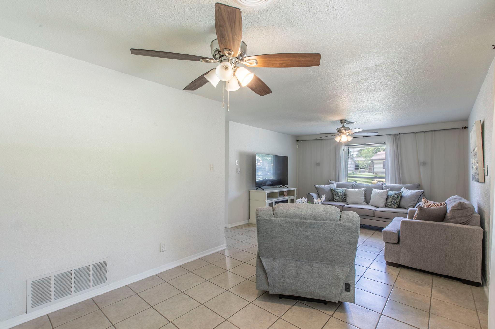 1211 Leader Dr, Killeen, TX 76549