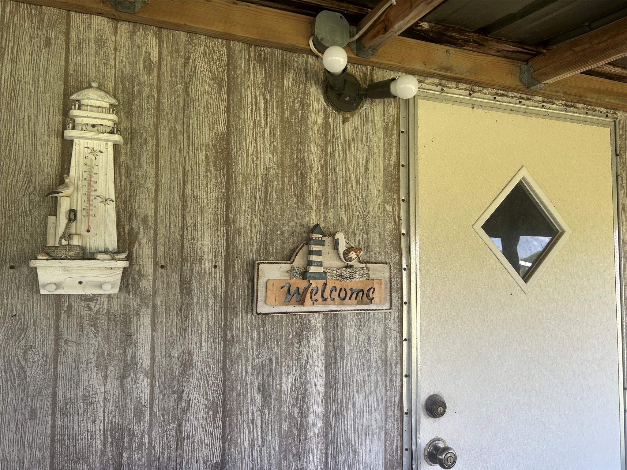 204 N 4th St, Seadrift, TX 77983