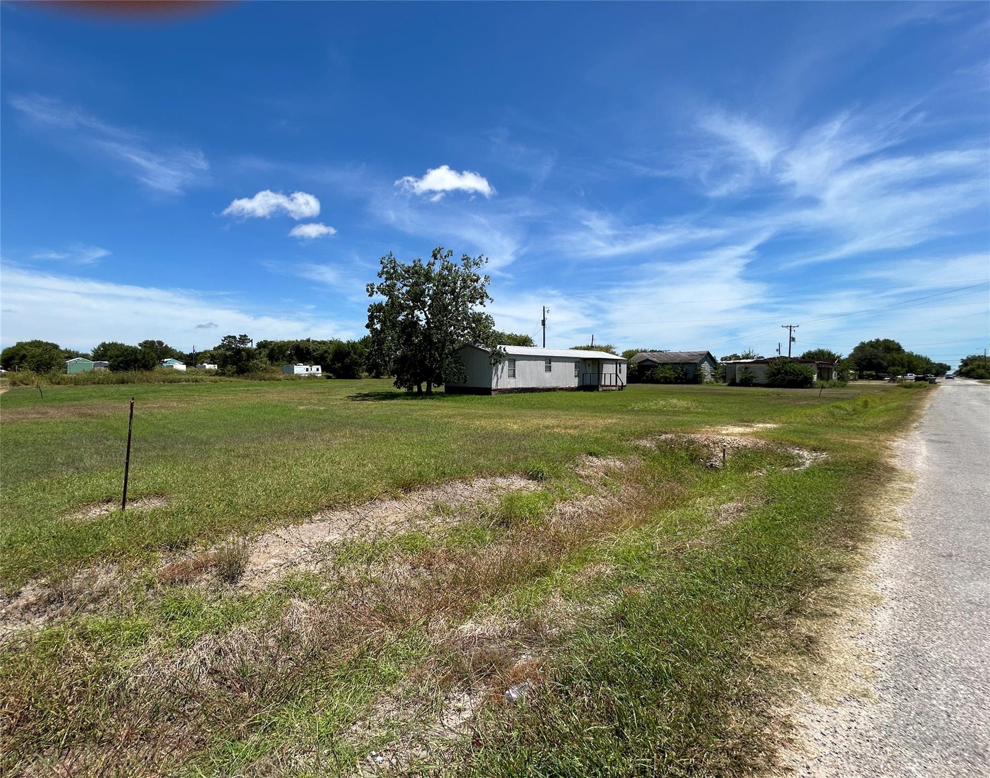 204 N 4th St, Seadrift, TX 77983