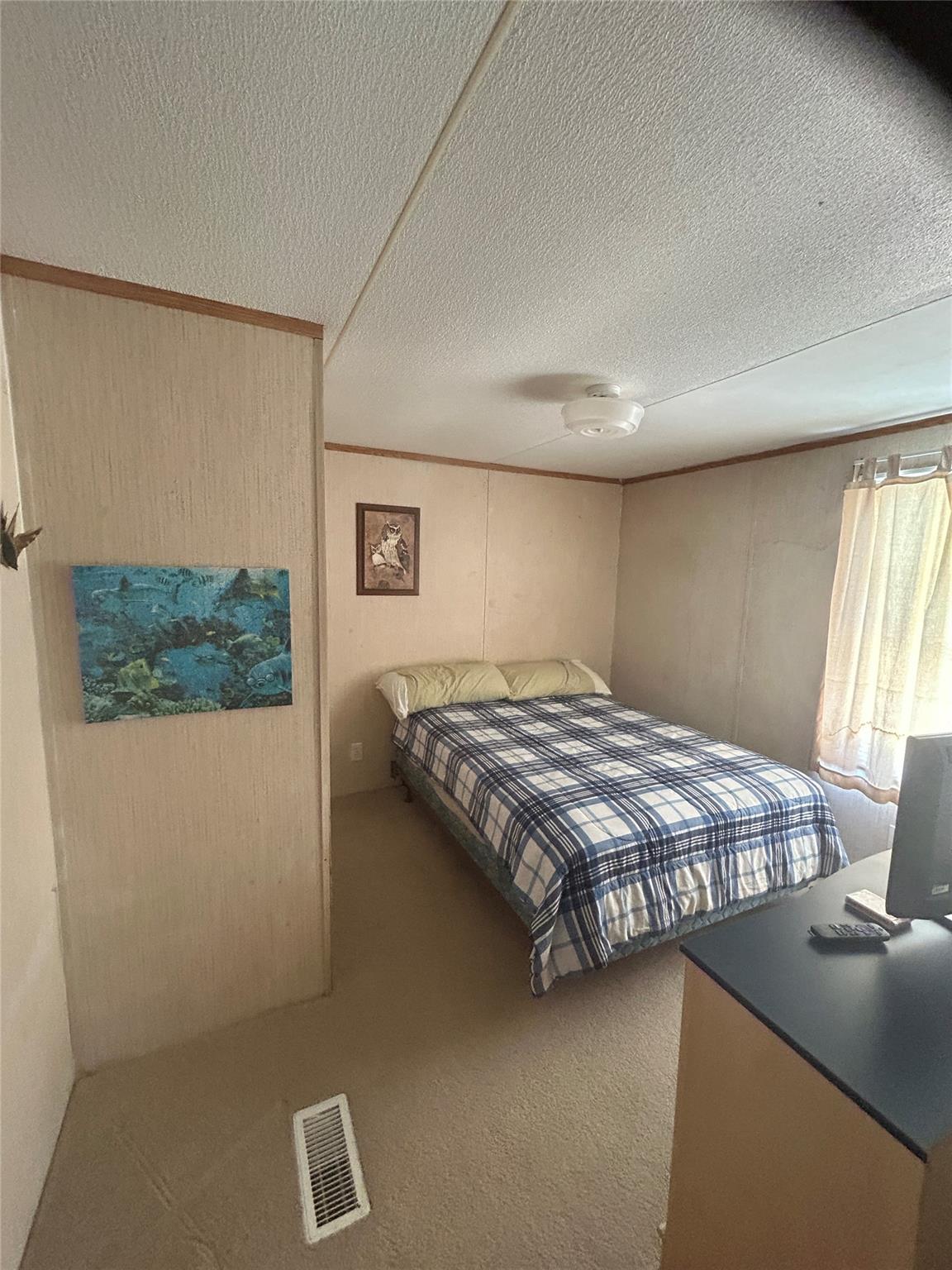 204 N 4th St, Seadrift, TX 77983