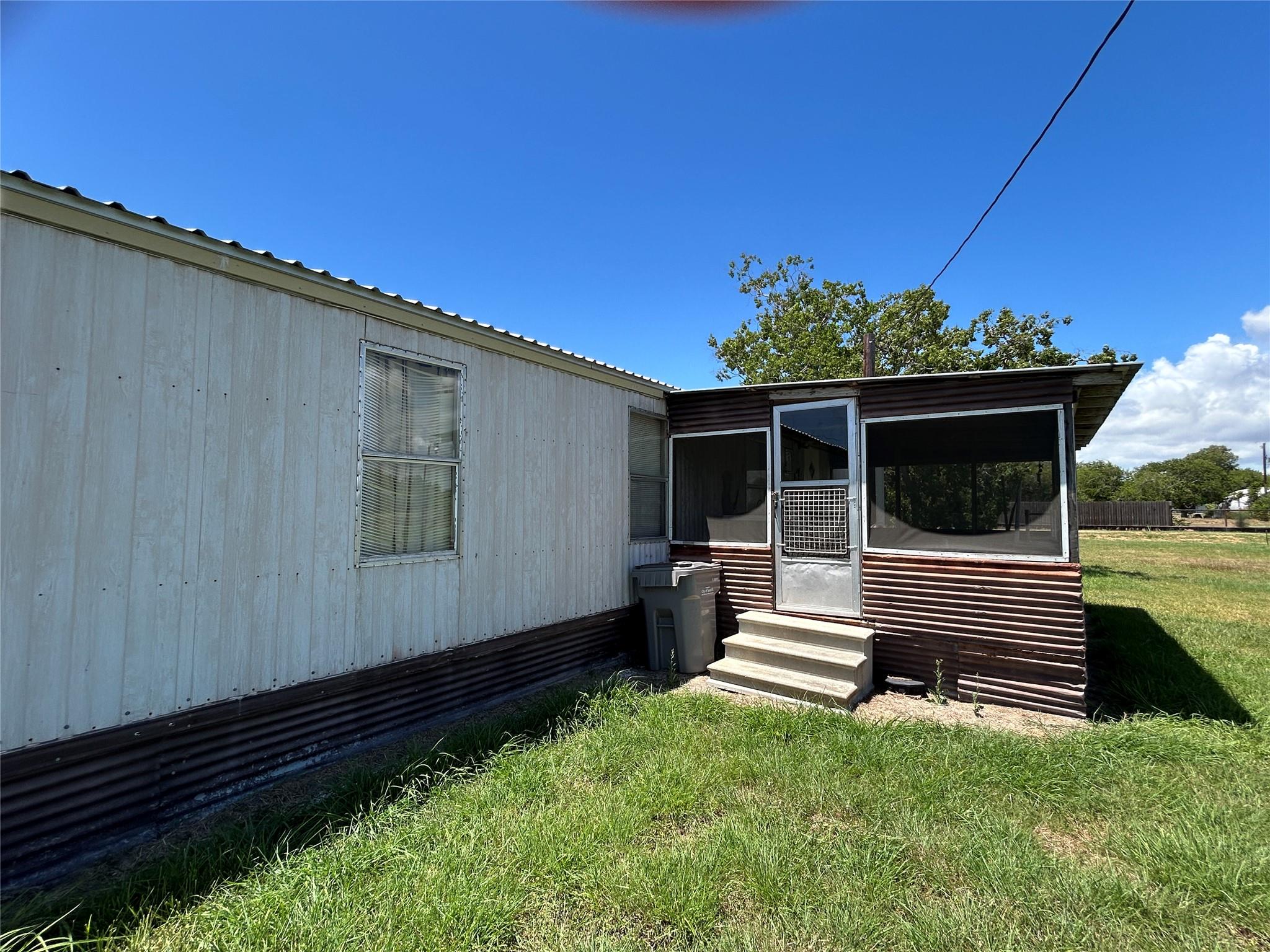 204 N 4th St, Seadrift, TX 77983