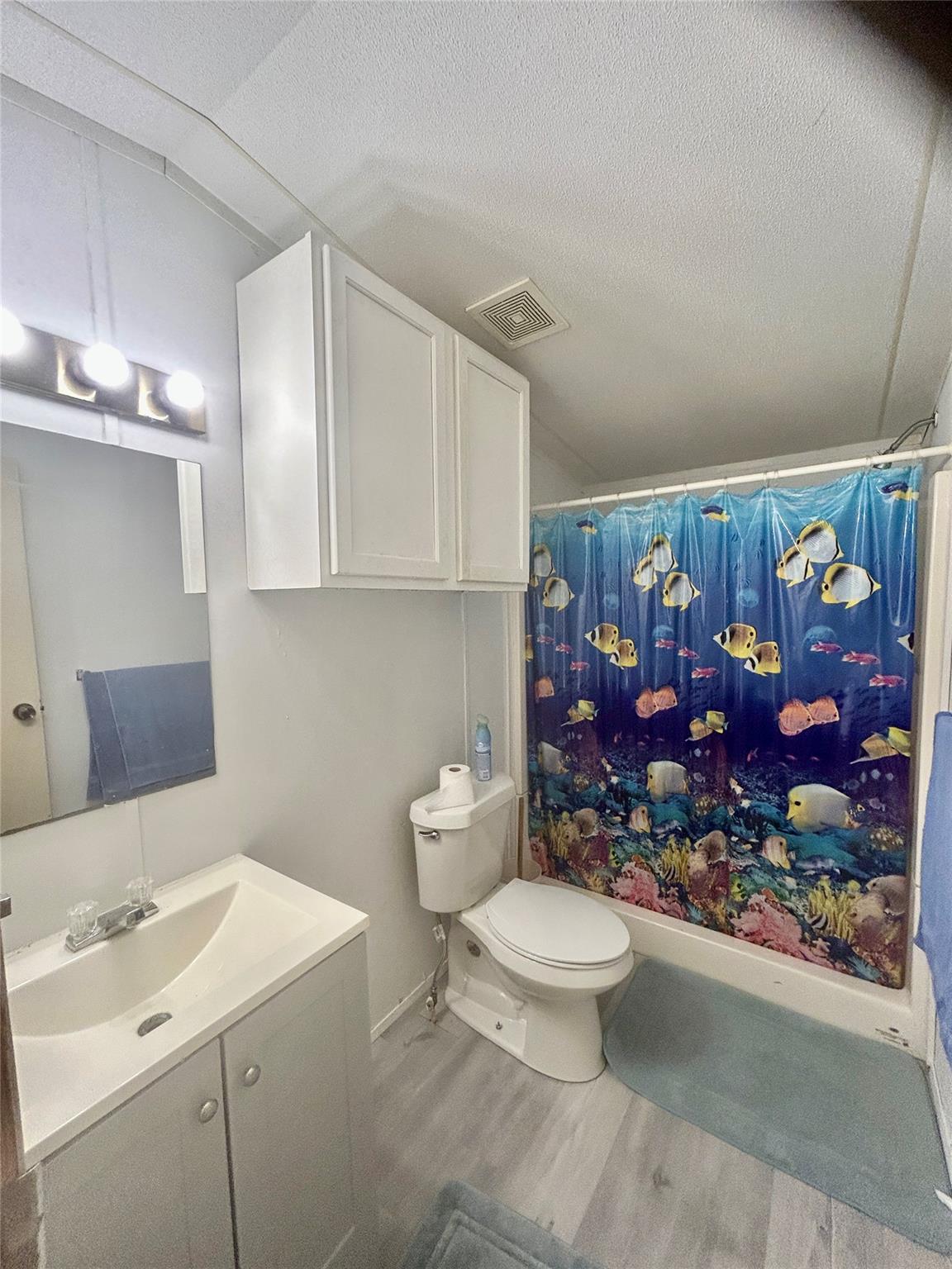 204 N 4th St, Seadrift, TX 77983