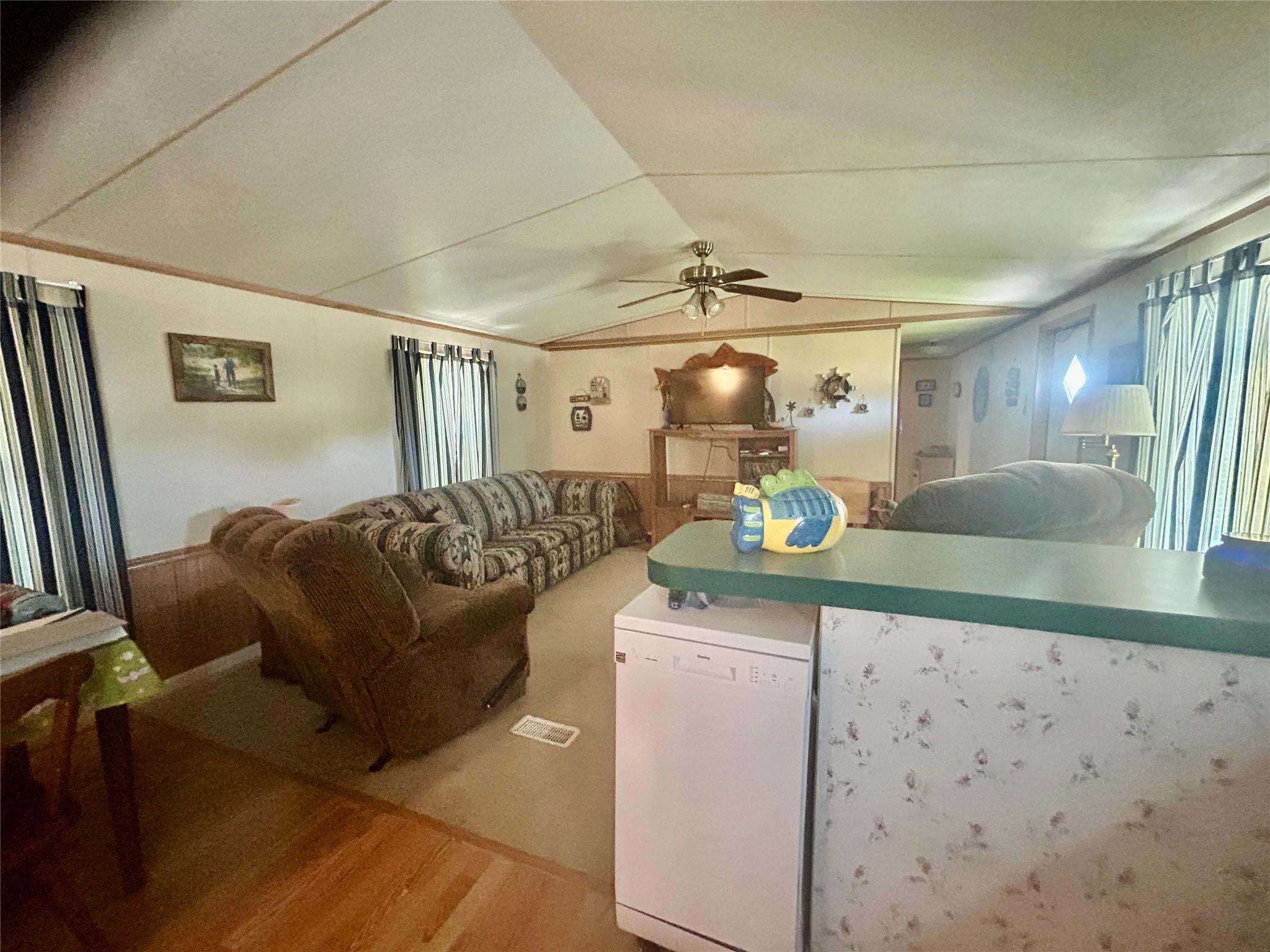 204 N 4th St, Seadrift, TX 77983