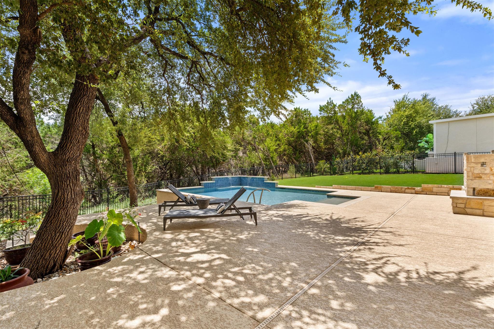 311 Lodestone Ln, Austin, TX 78738