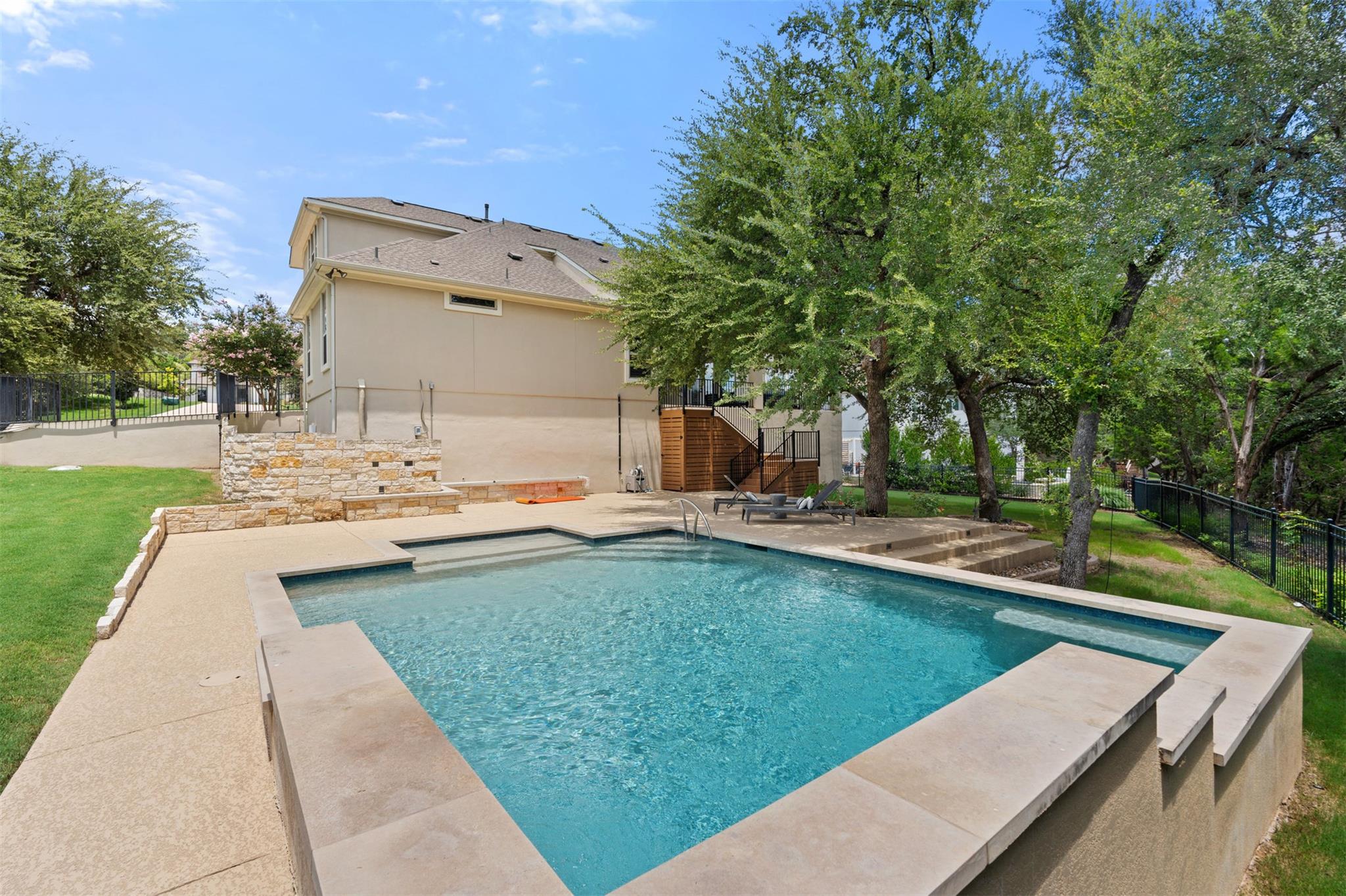 311 Lodestone Ln, Austin, TX 78738
