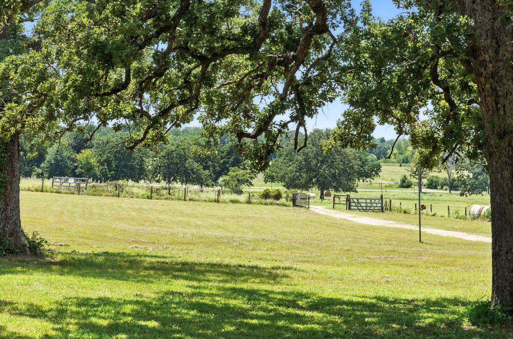 1065 Private Road 7041, Elgin, TX 78621