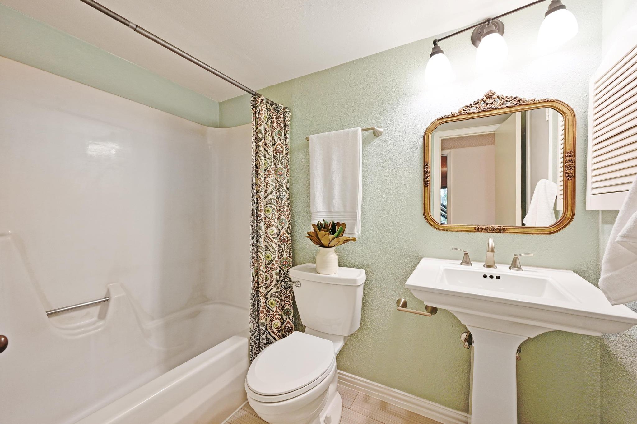2200 Homedale Dr # A, Austin, TX 78704