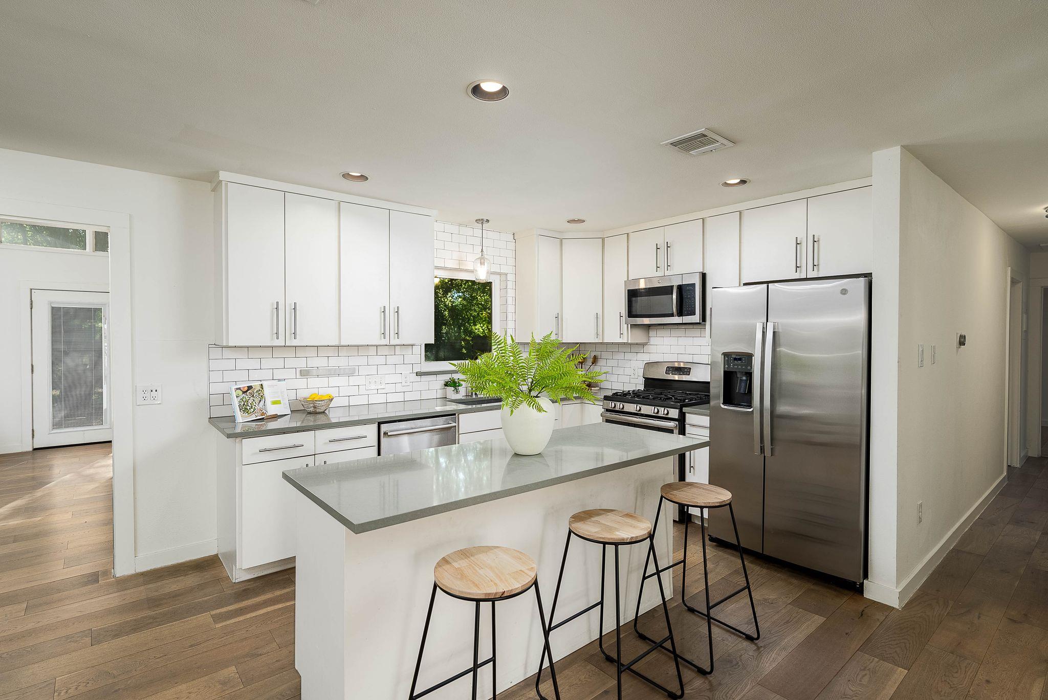 6017 Belfast Dr, Austin, TX 78723