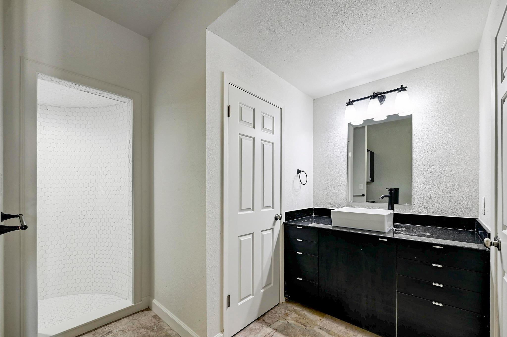 1 Crystal Springs Ct # F, The Hills, TX 78738