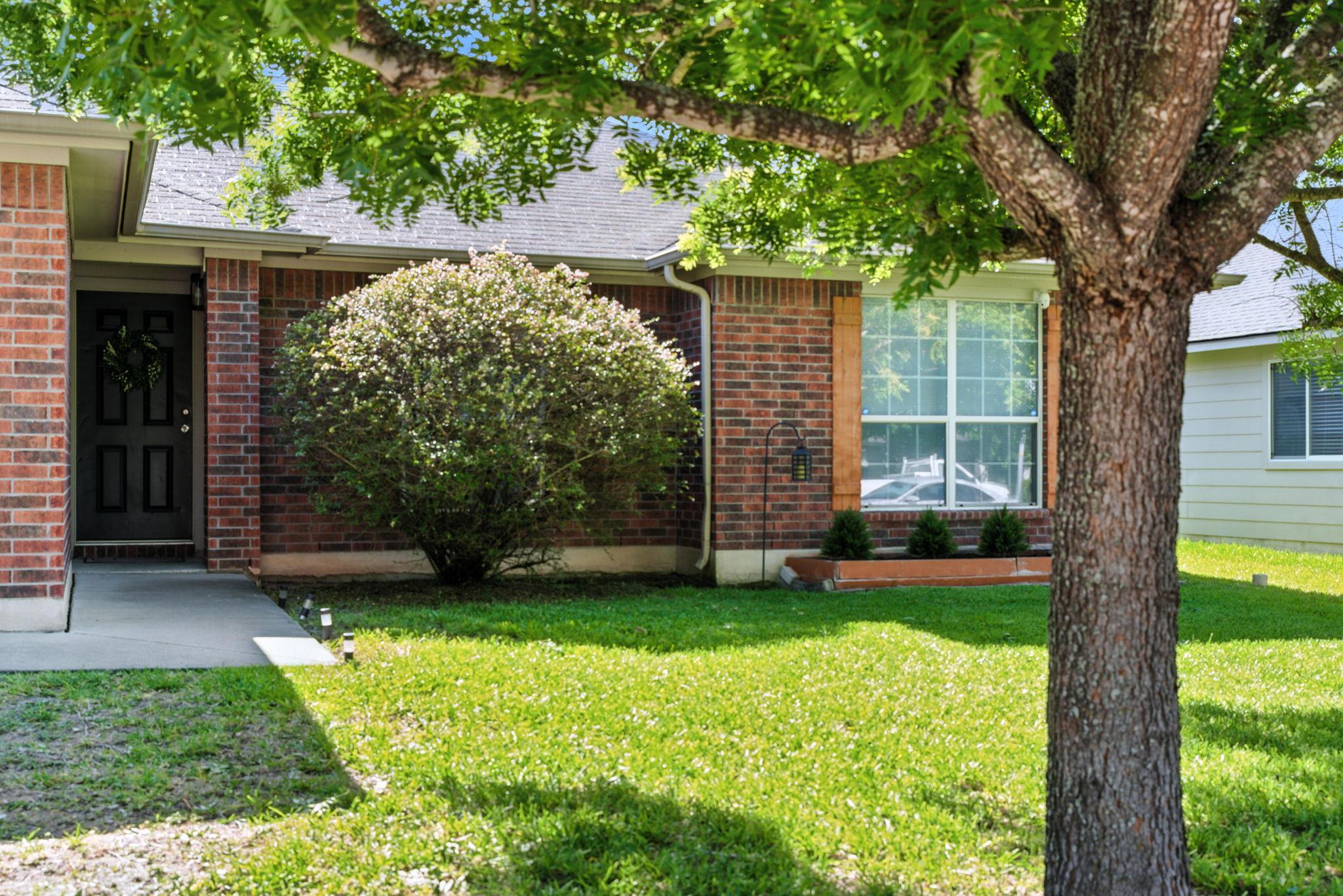 1107 Blewett Dr, Hutto, TX 78634