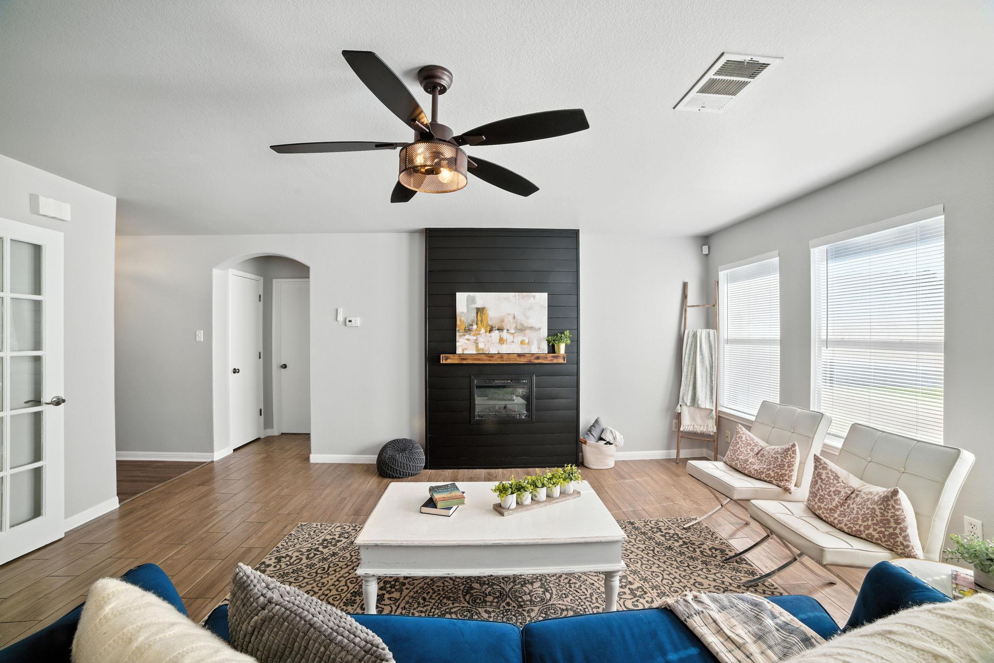 1107 Blewett Dr, Hutto, TX 78634
