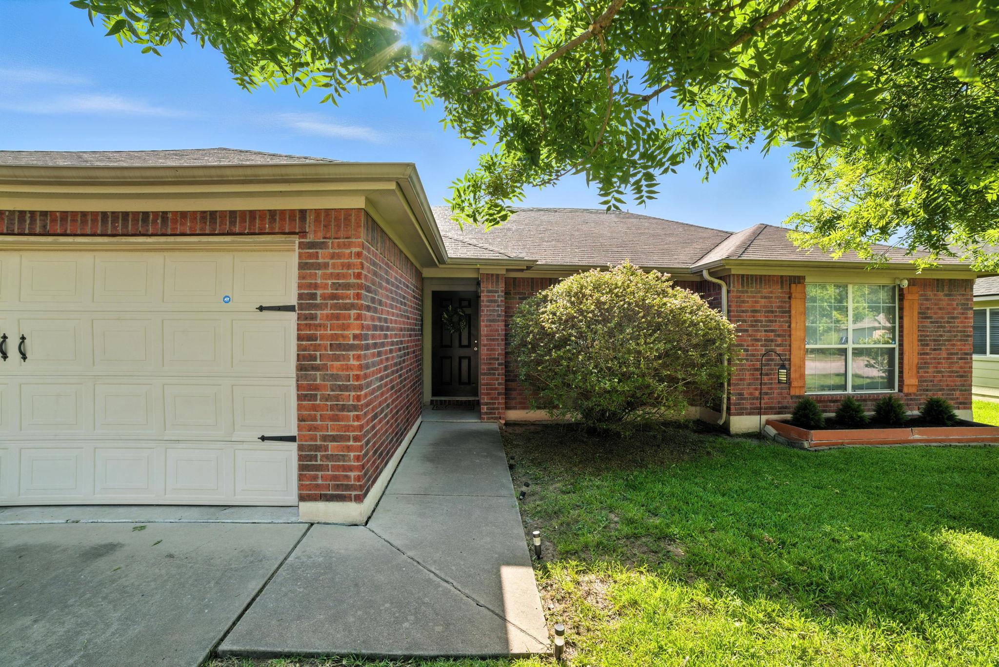 1107 Blewett Dr, Hutto, TX 78634