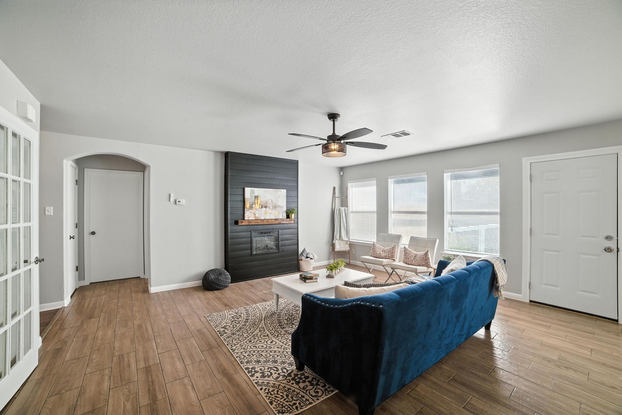 1107 Blewett Dr, Hutto, TX 78634