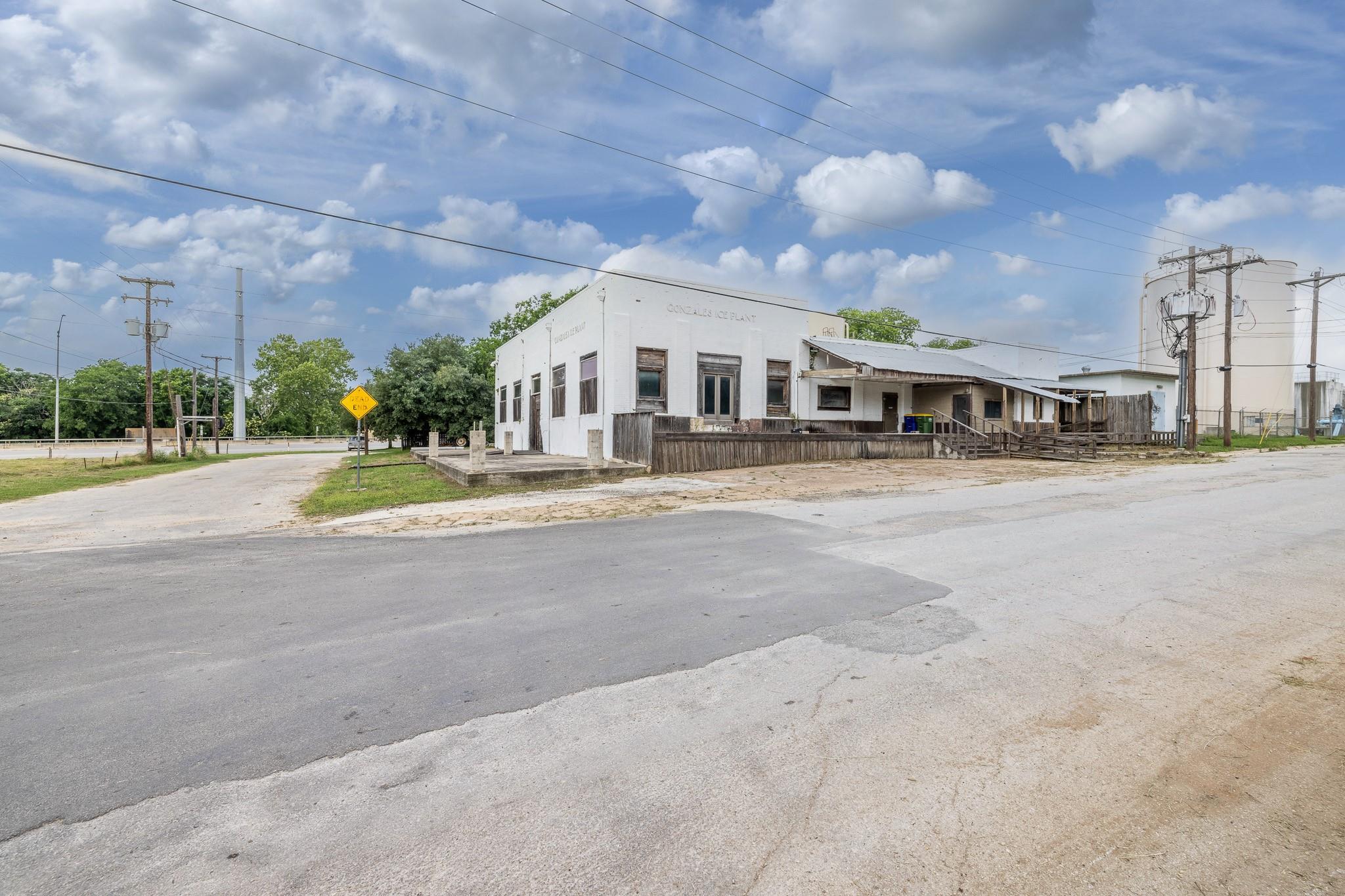 205 Saint John St, Gonzales, TX 78629