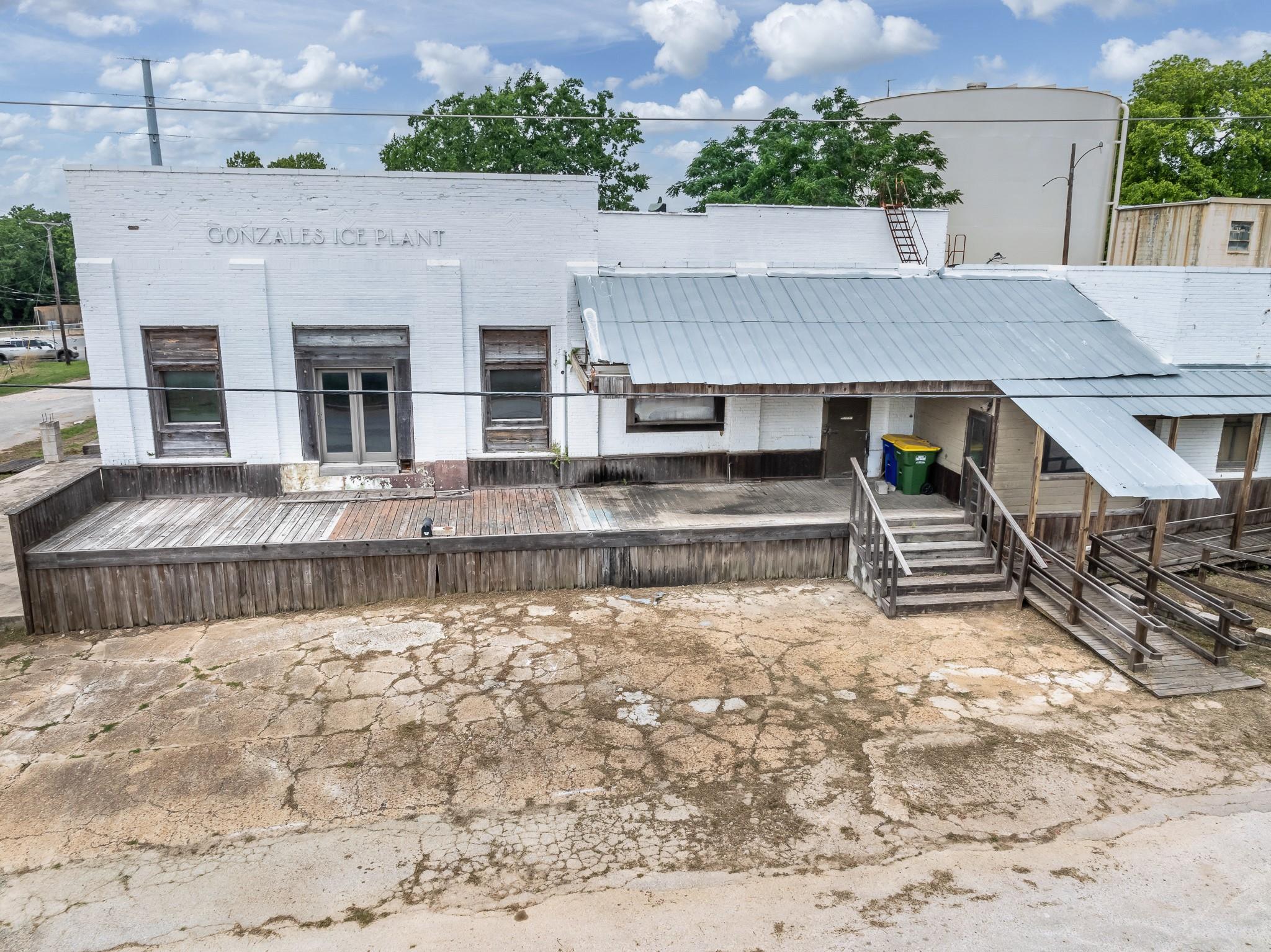 205 Saint John St, Gonzales, TX 78629