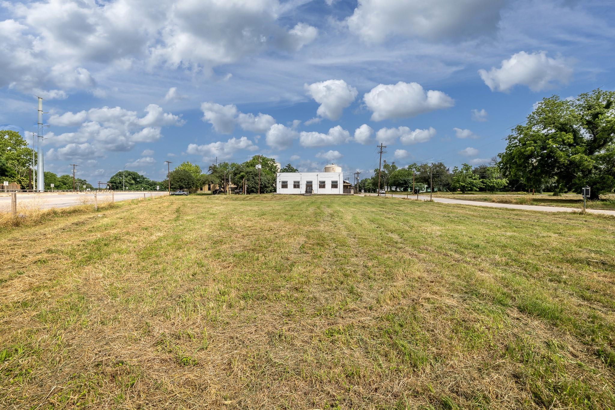 205 Saint John St, Gonzales, TX 78629