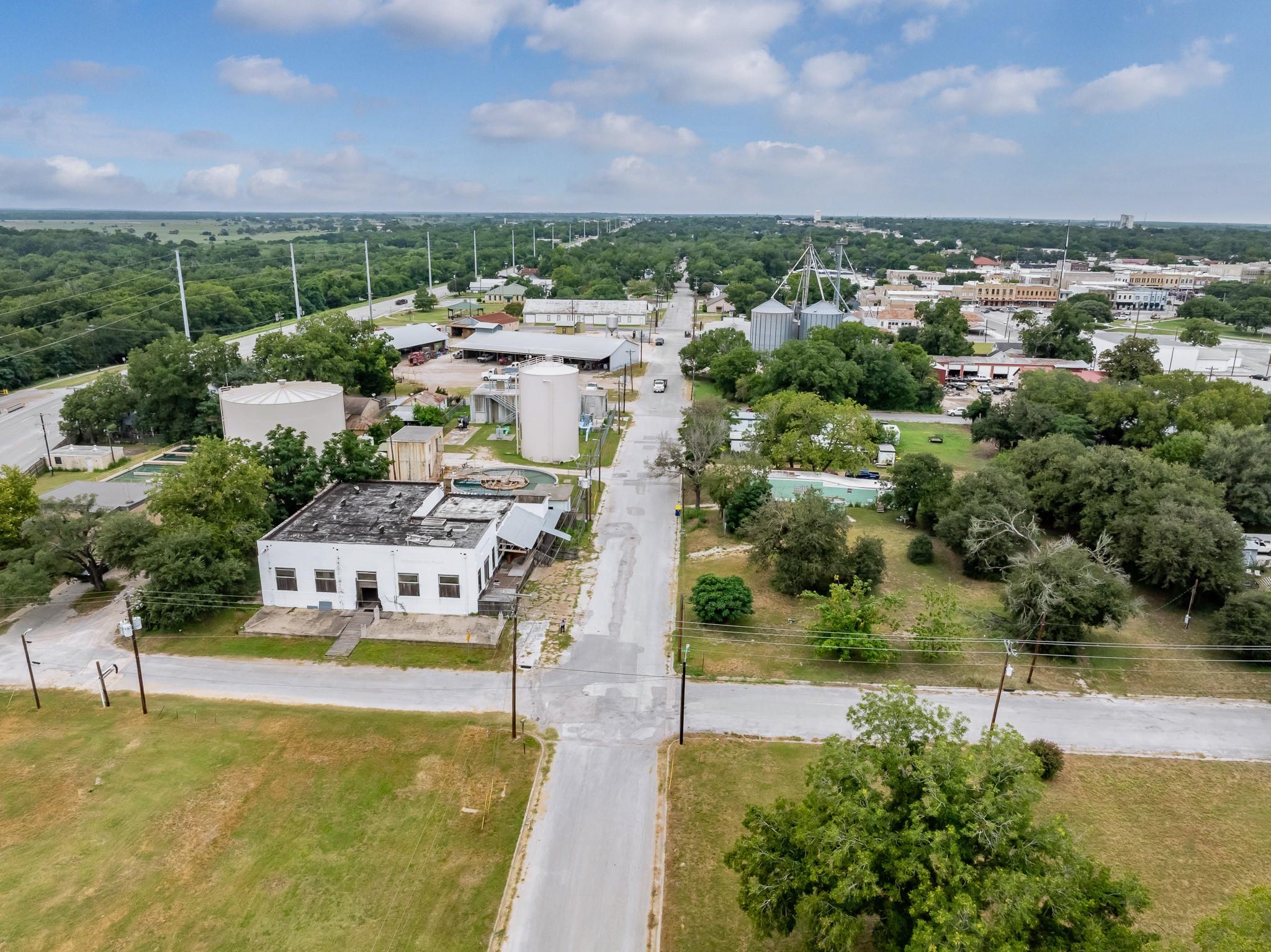 205 Saint John St, Gonzales, TX 78629