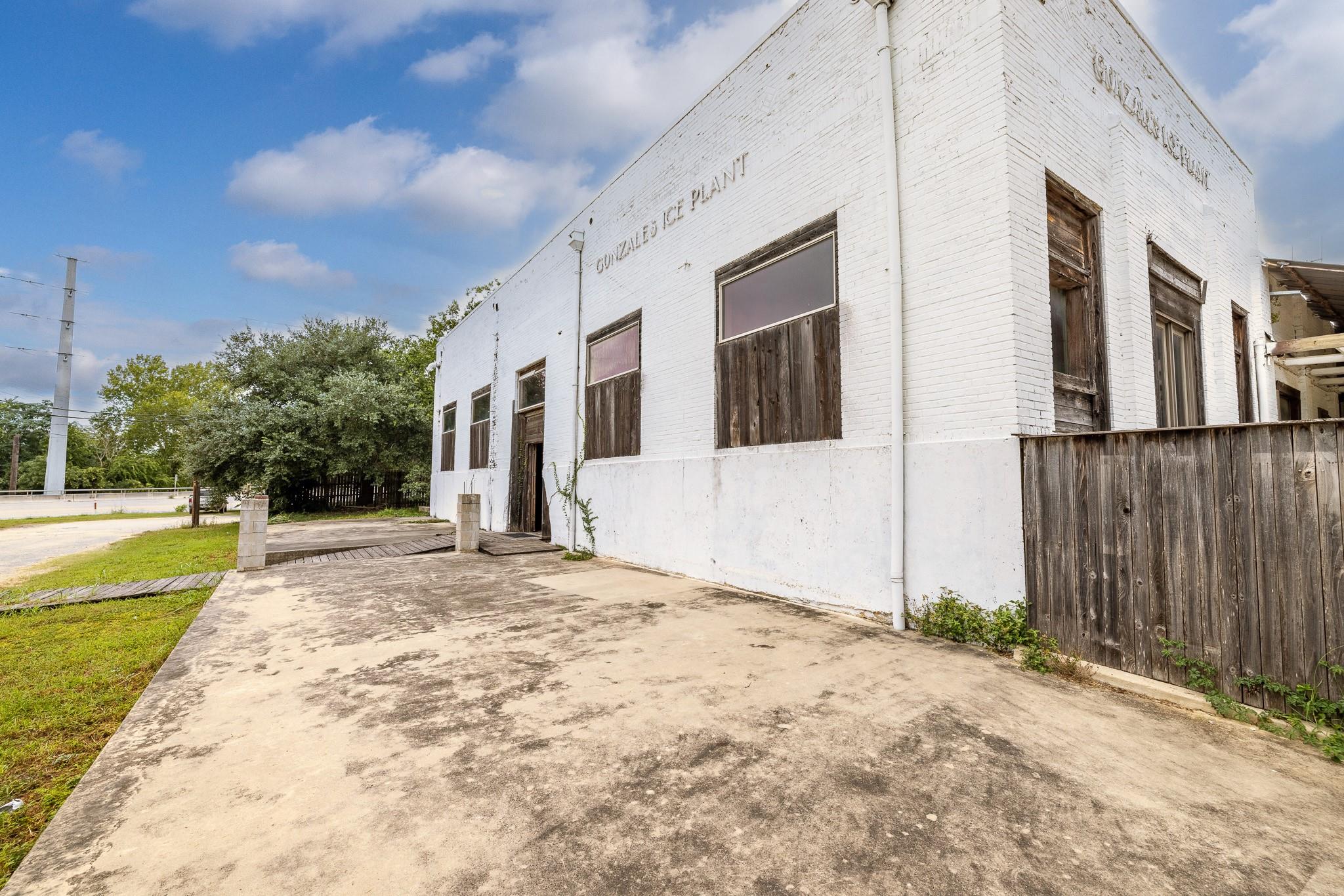 205 Saint John St, Gonzales, TX 78629