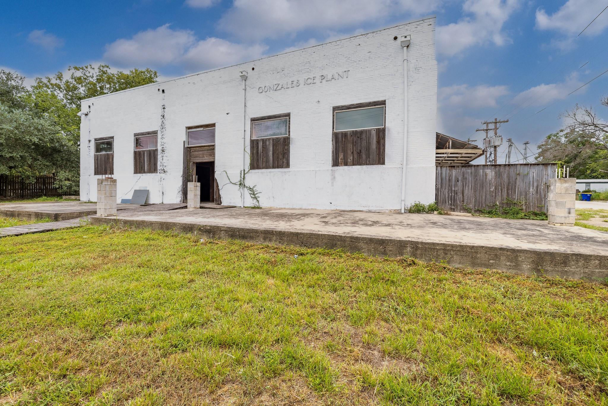 205 Saint John St, Gonzales, TX 78629