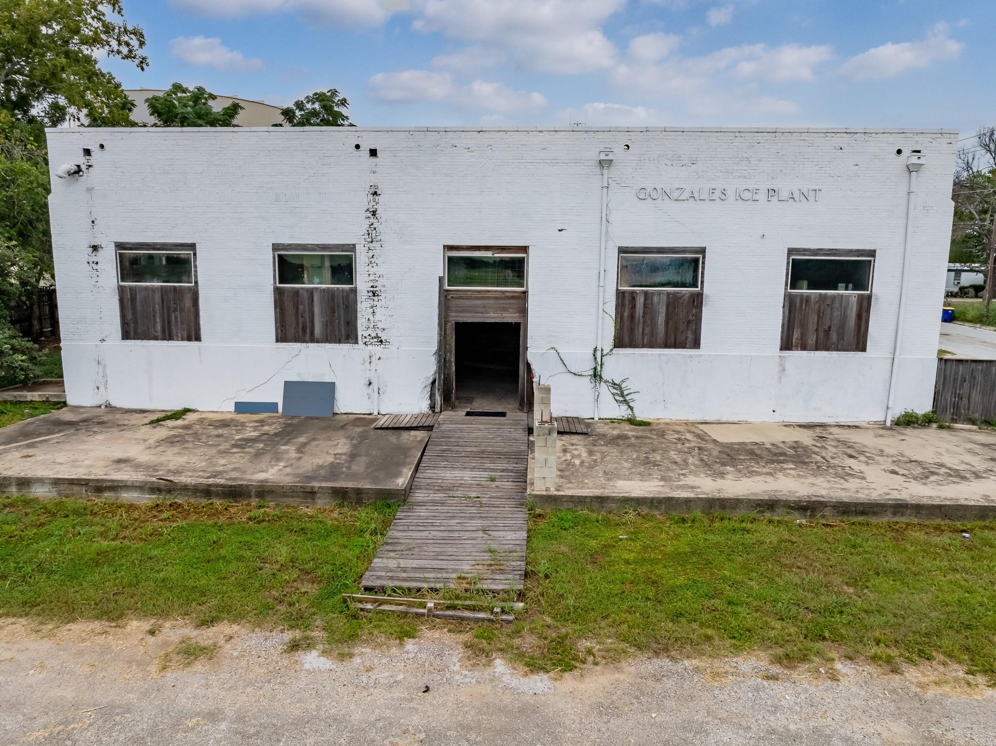 205 Saint John St, Gonzales, TX 78629
