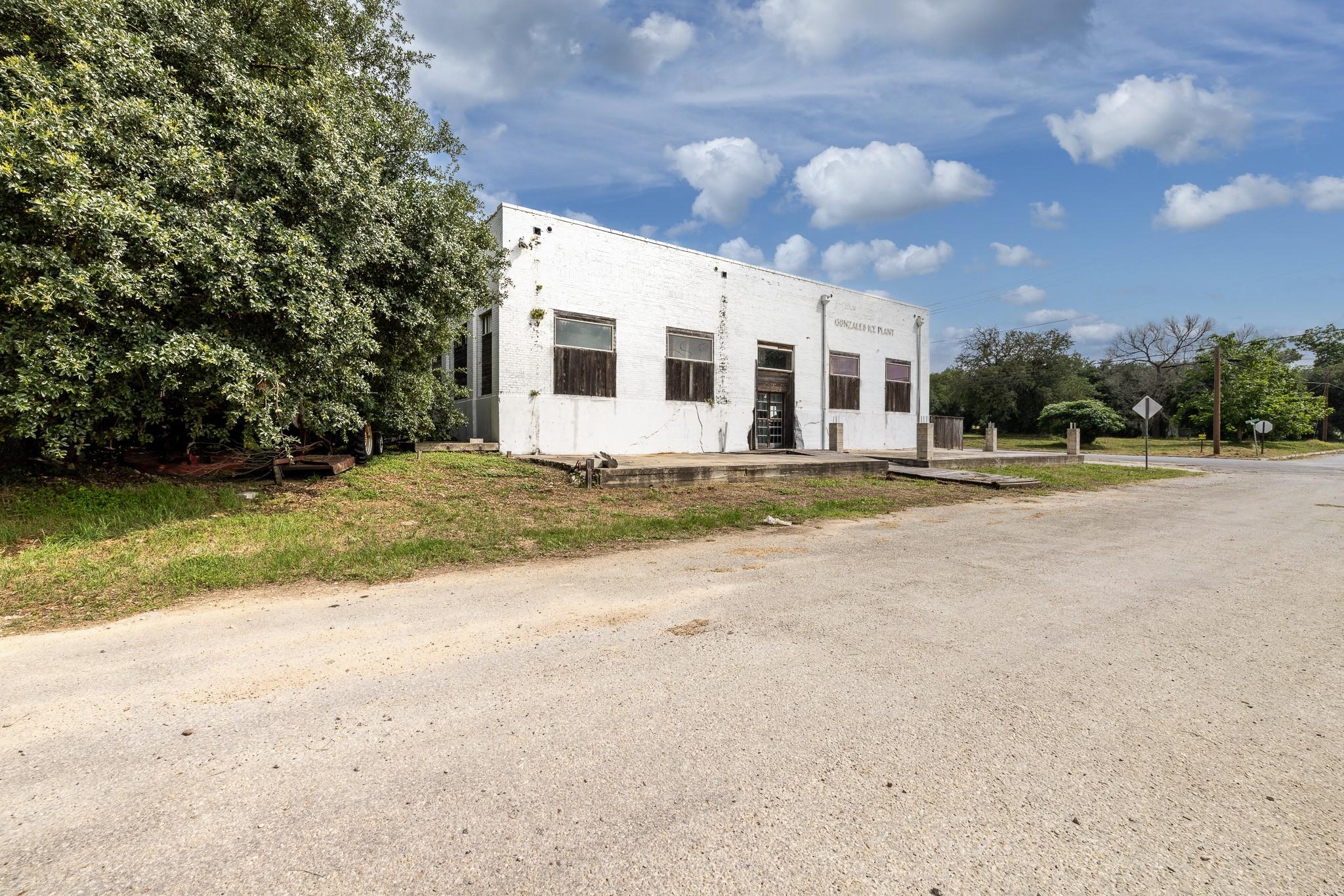 205 Saint John St, Gonzales, TX 78629