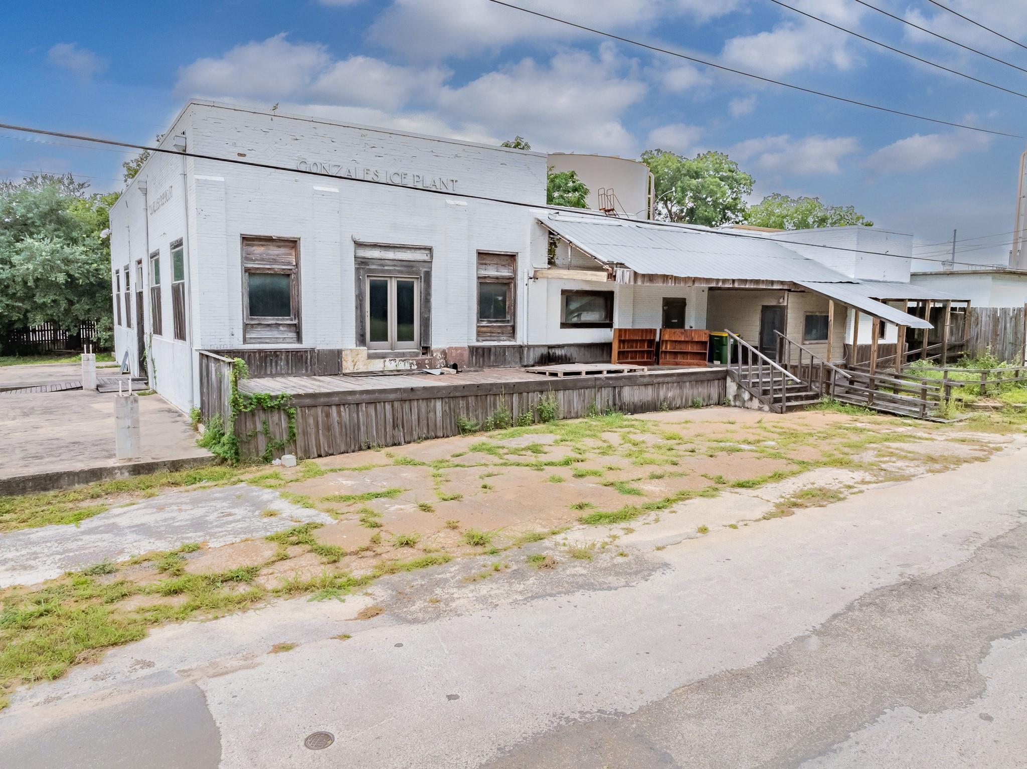 205 Saint John St, Gonzales, TX 78629