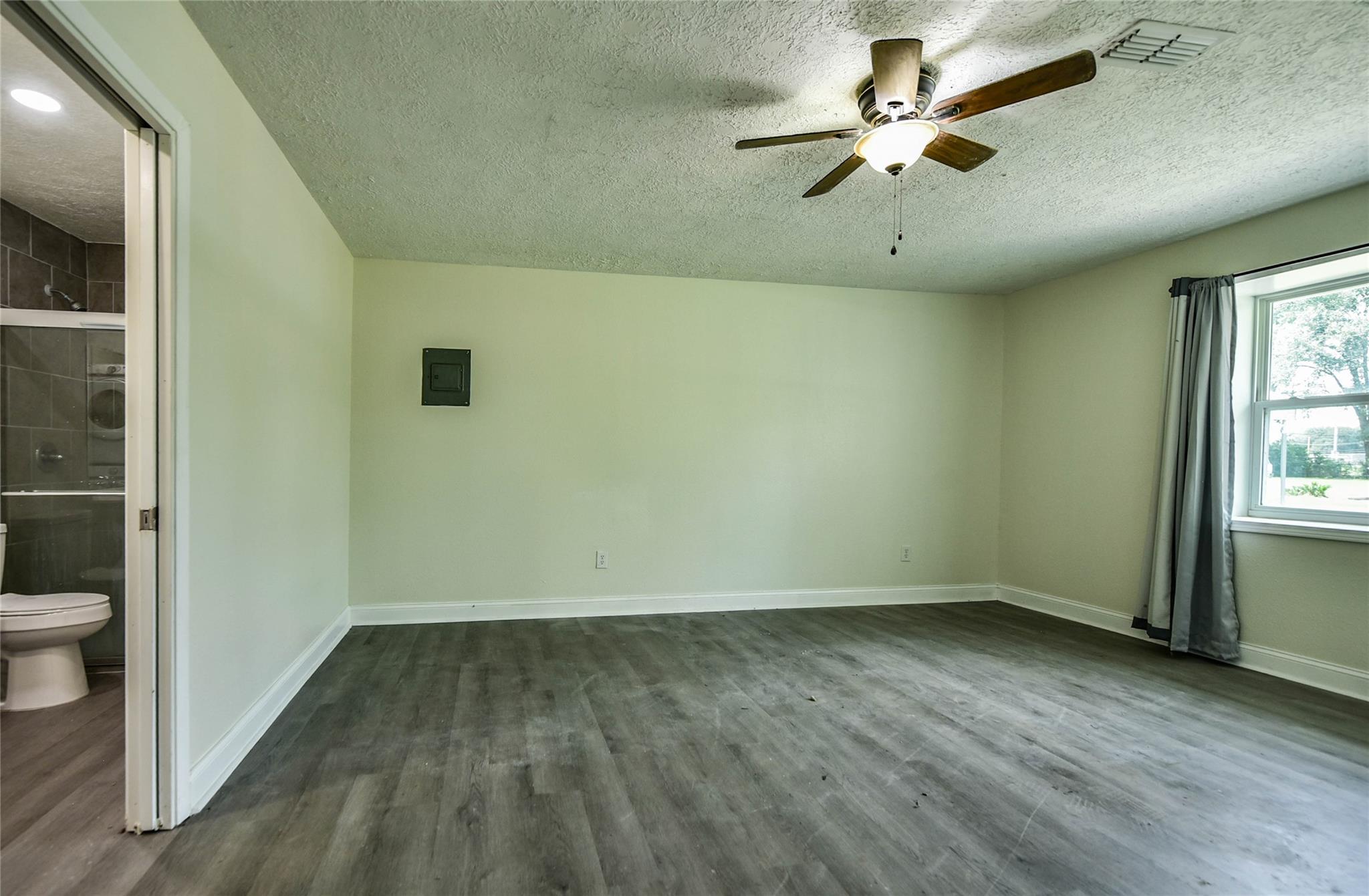 8 Patinka Drive, Hearne, TX 77859