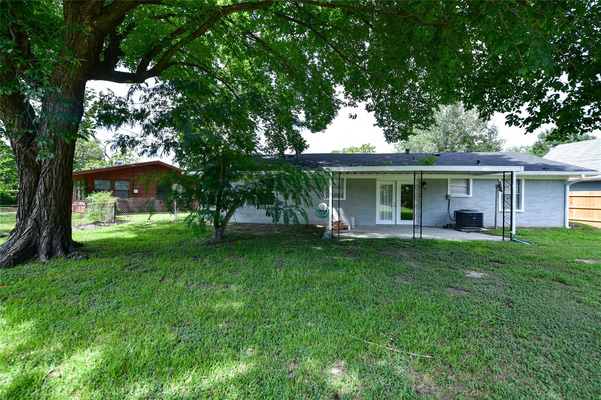 8 Patinka Drive, Hearne, TX 77859