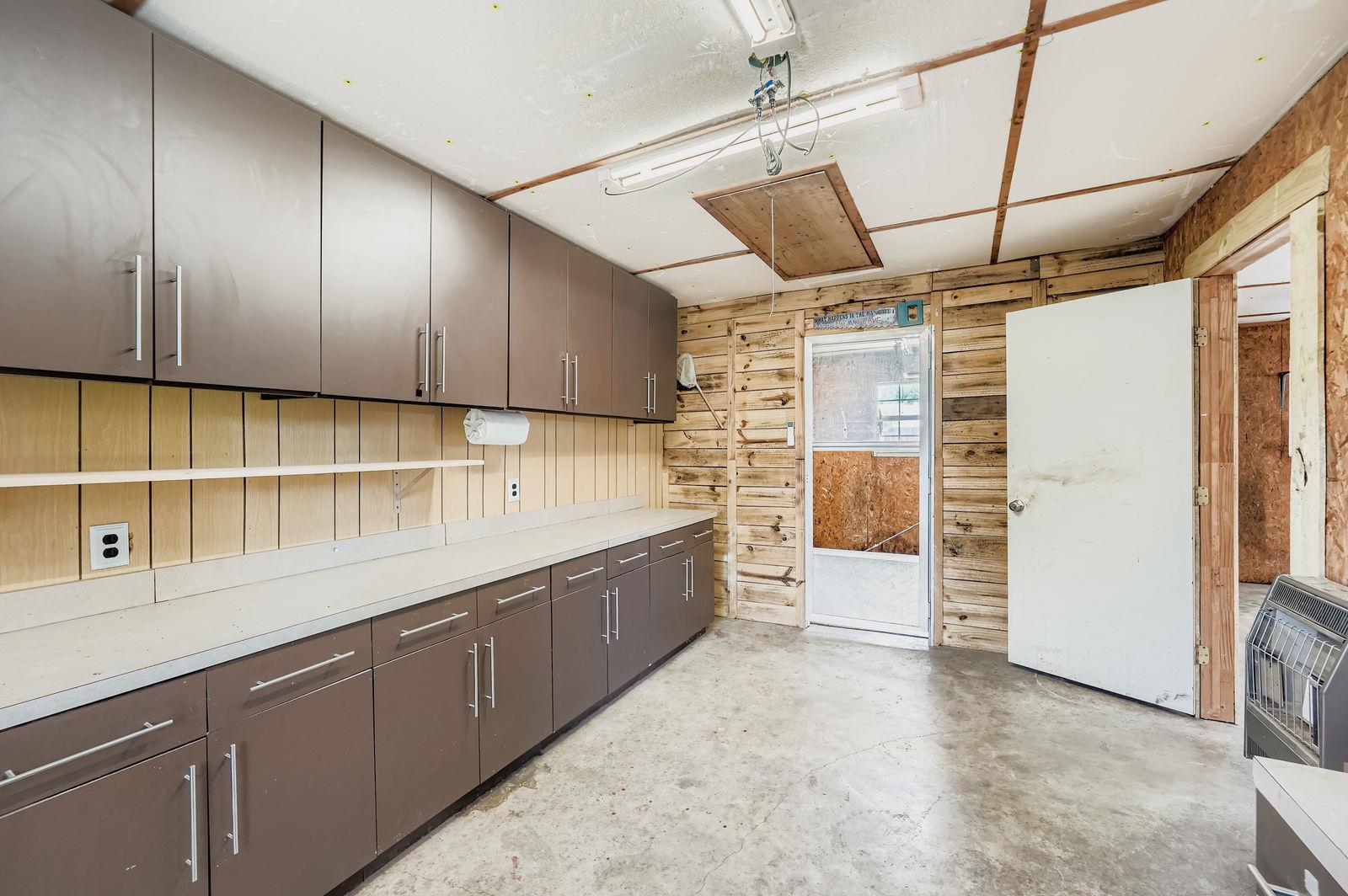 207 Old Thorndale Rd, Taylor, TX 76574