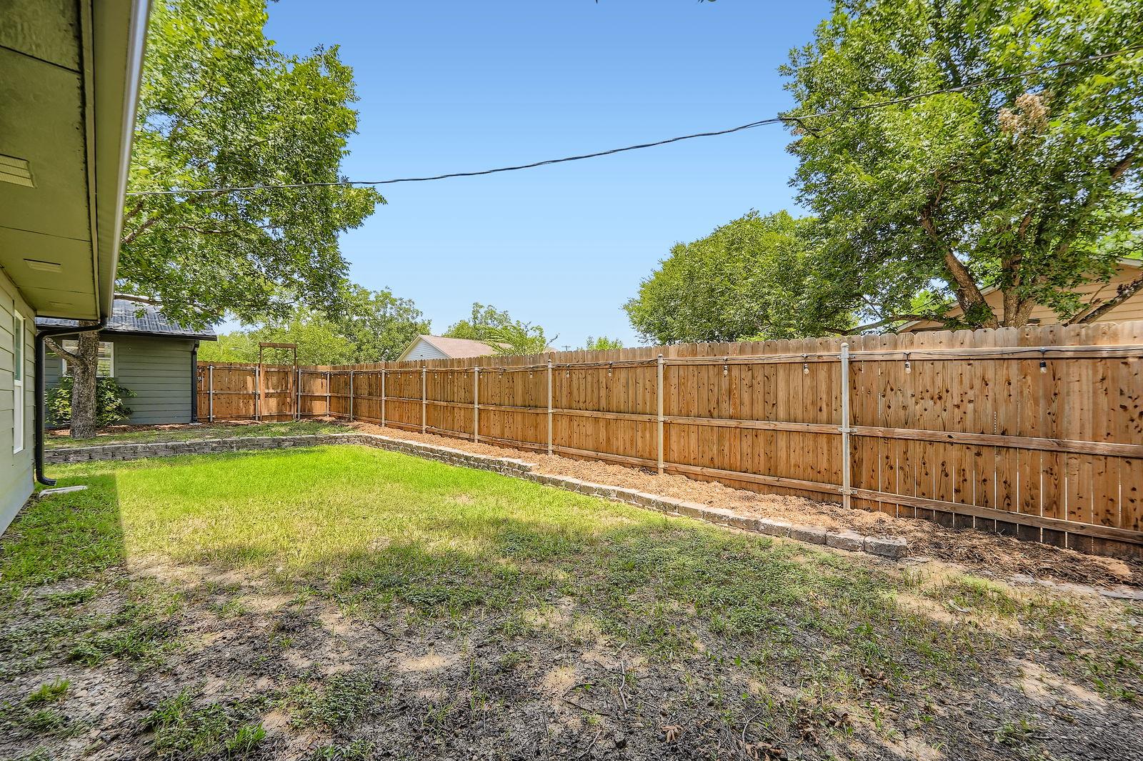 207 Old Thorndale Rd, Taylor, TX 76574