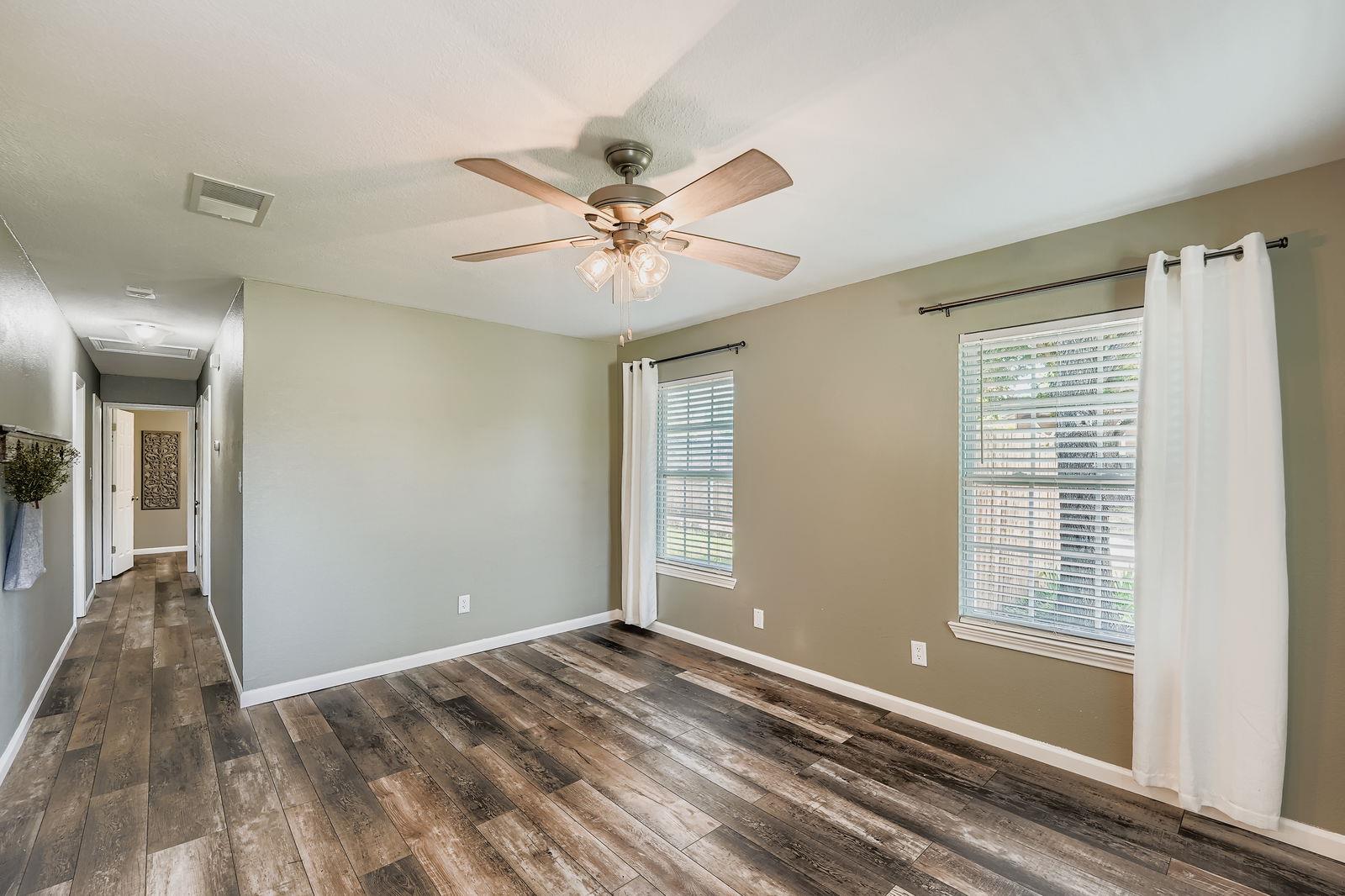 207 Old Thorndale Rd, Taylor, TX 76574