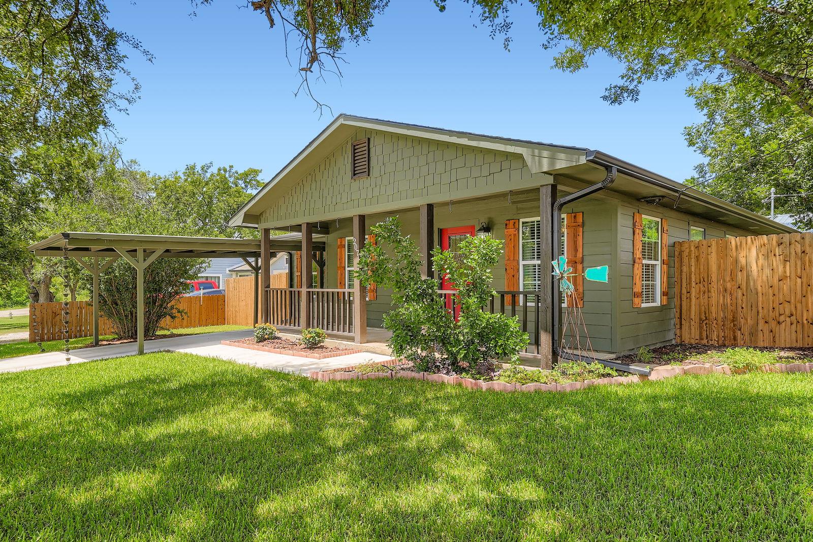 207 Old Thorndale Rd, Taylor, TX 76574