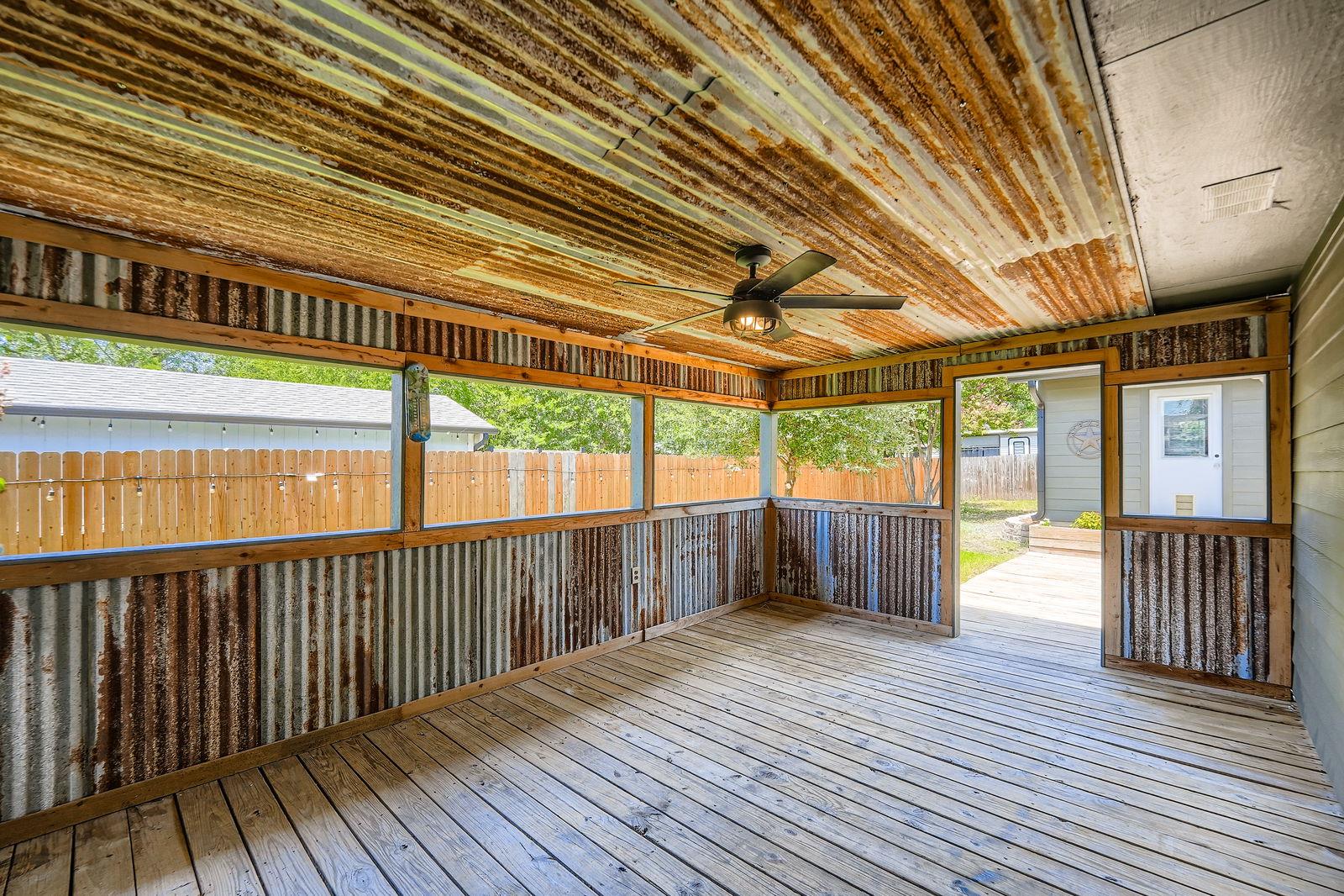 207 Old Thorndale Rd, Taylor, TX 76574